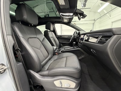 2022 Porsche Macan AWD