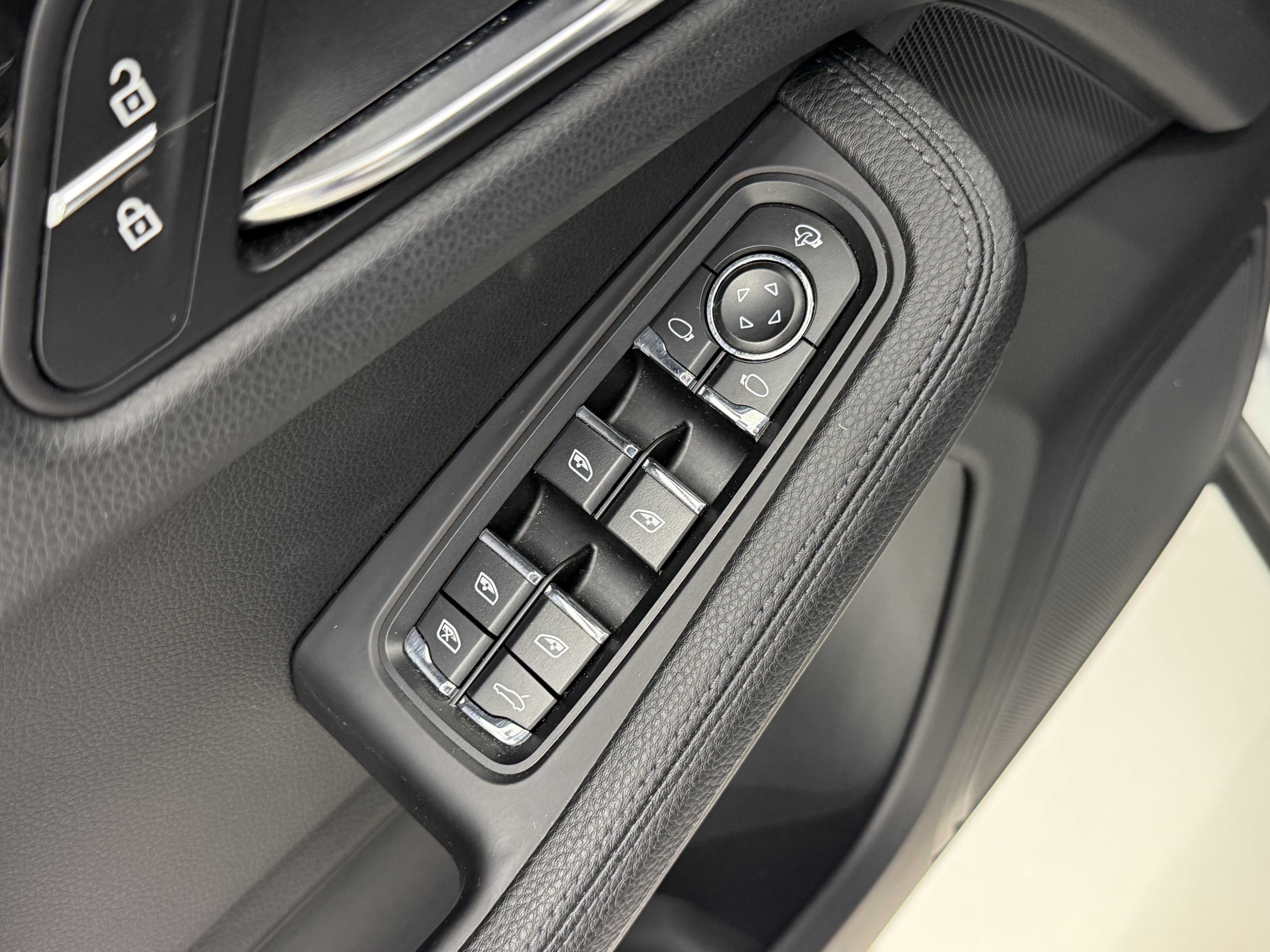 2022 Porsche Macan AWD