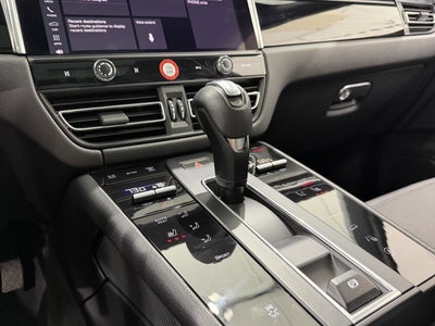 2022 Porsche Macan AWD
