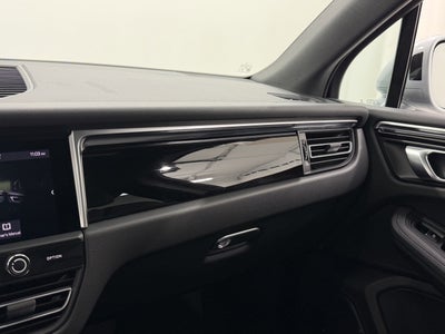 2022 Porsche Macan AWD