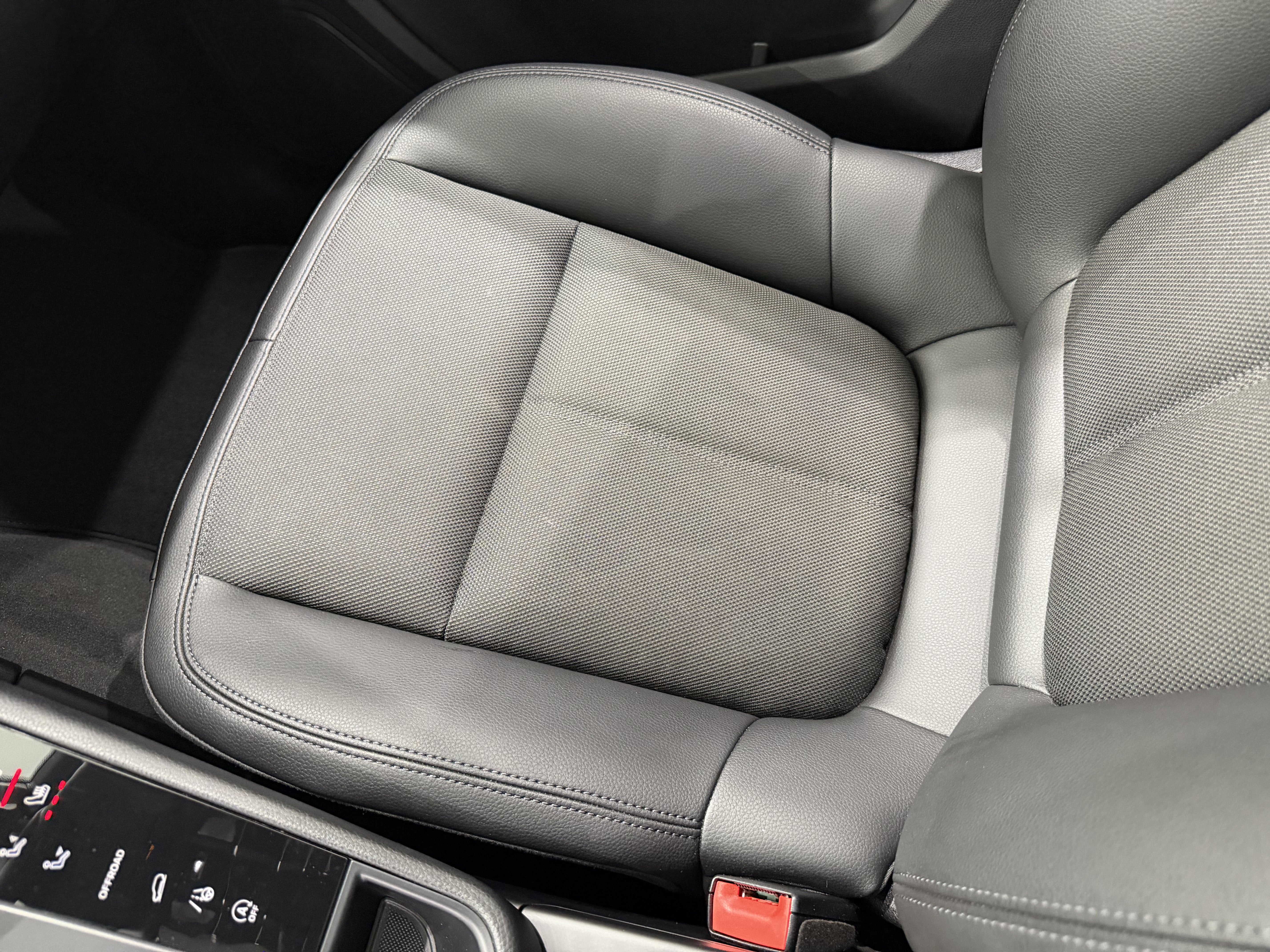 2022 Porsche Macan AWD