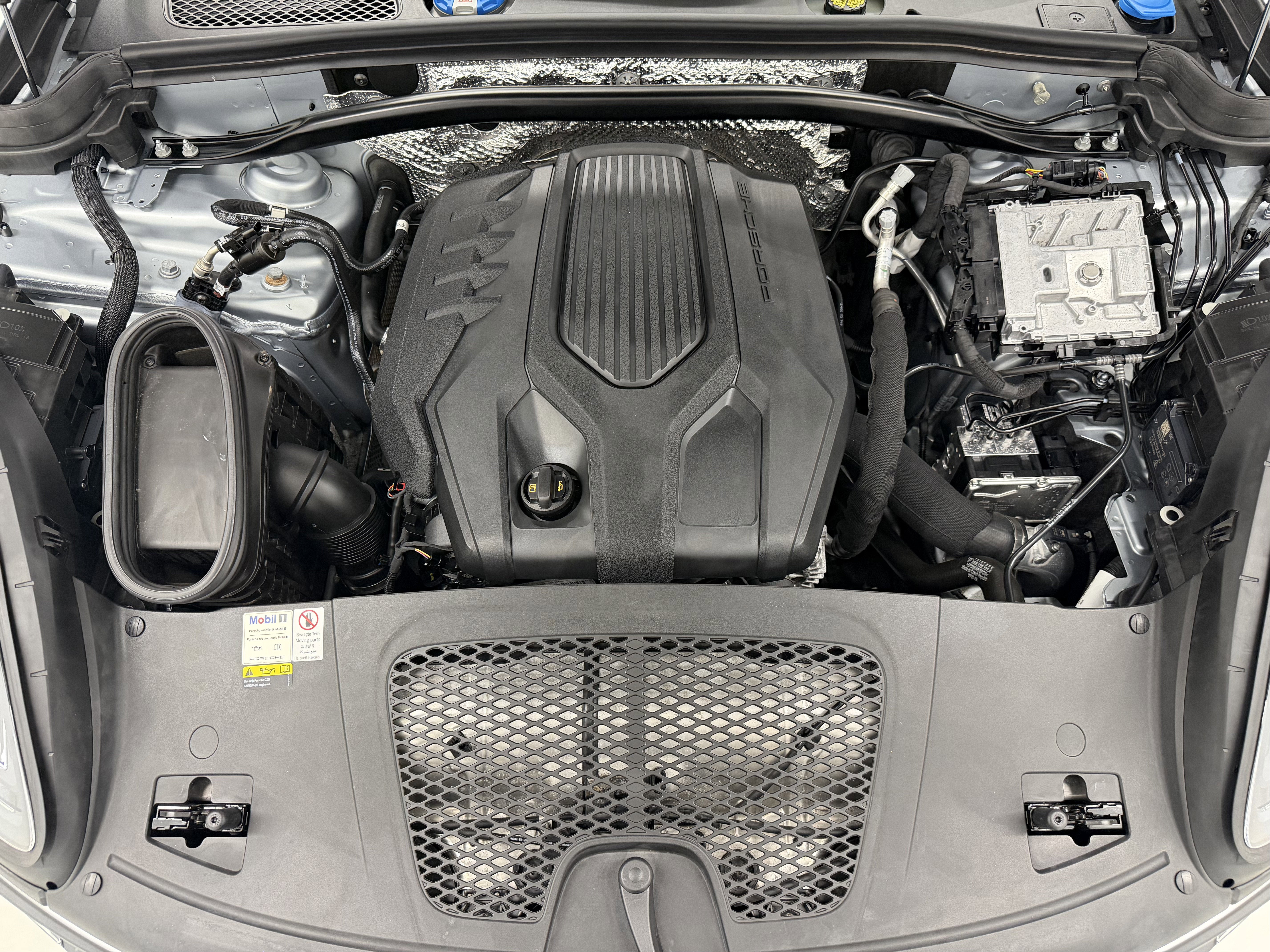 2022 Porsche Macan AWD