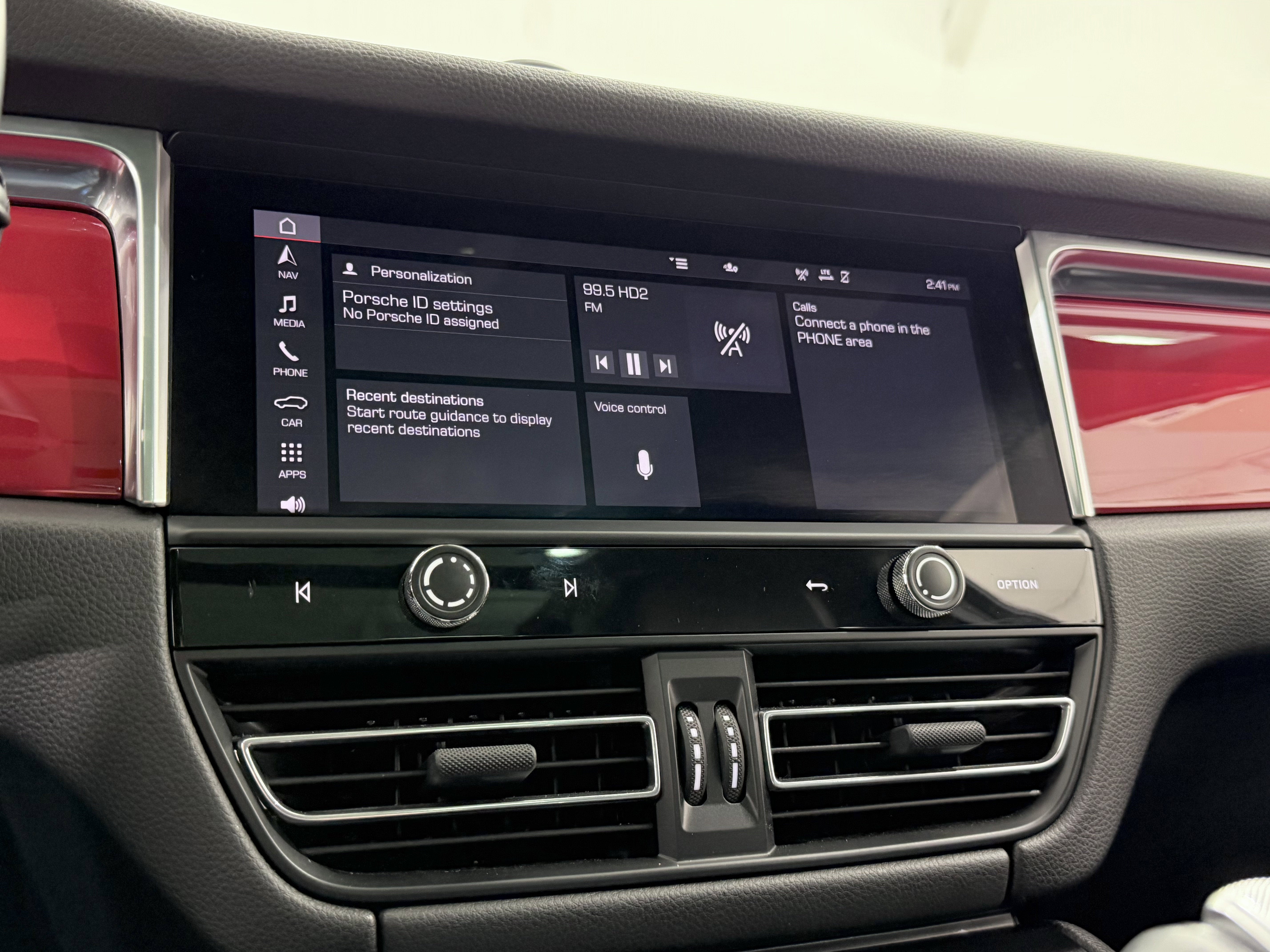 2024 Porsche Macan Base