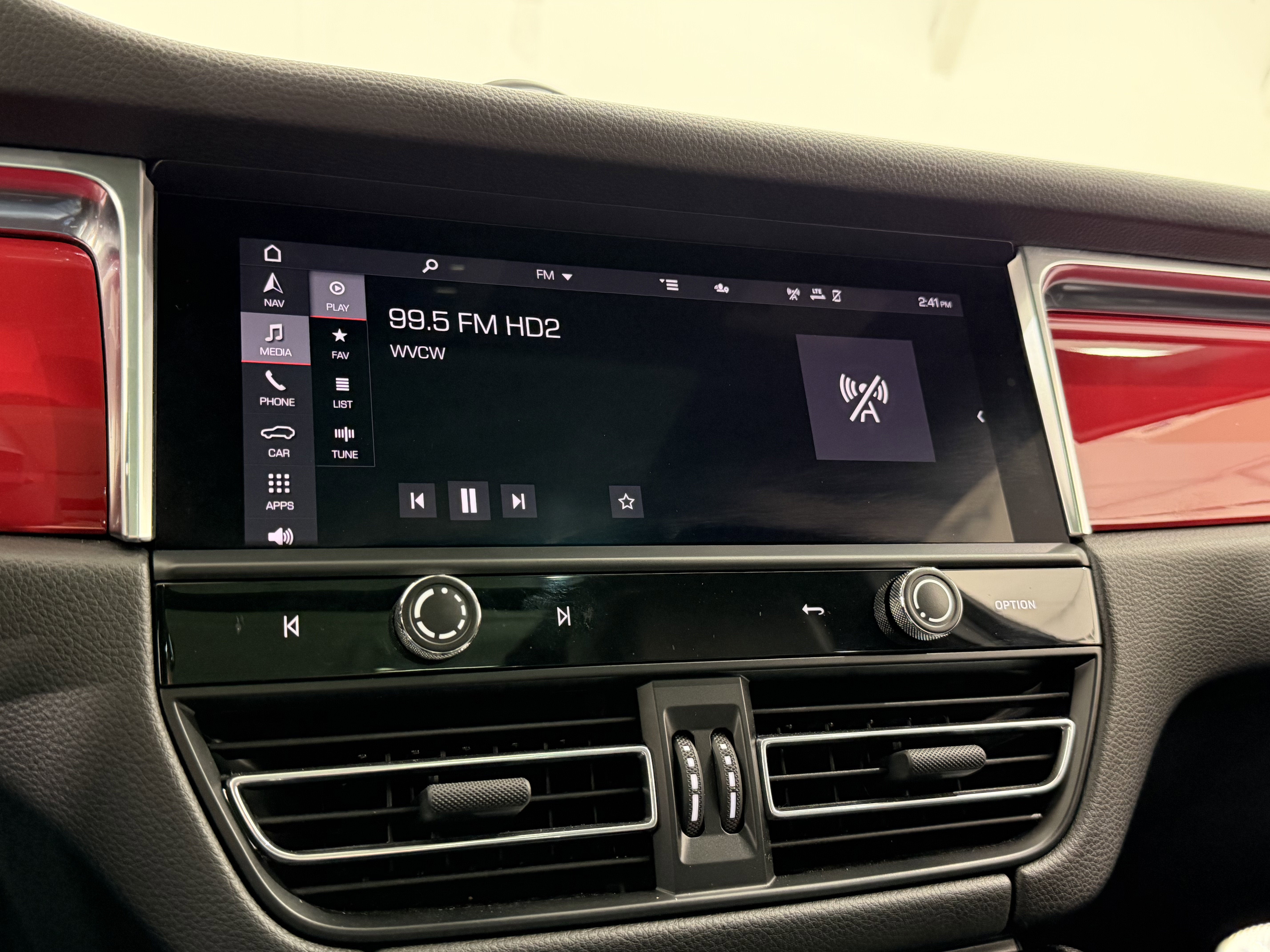 2024 Porsche Macan Base