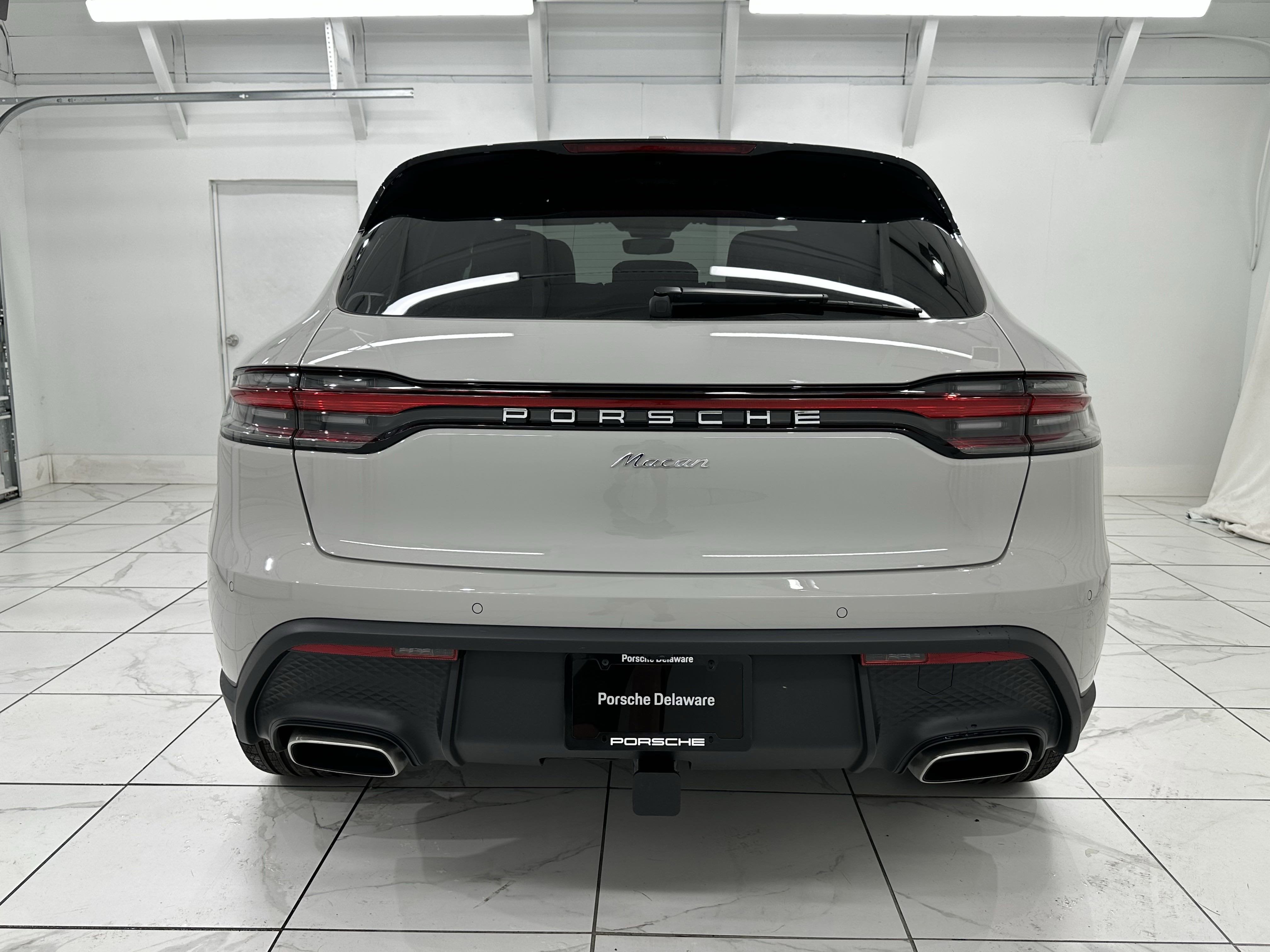 2025 Porsche Macan Base
