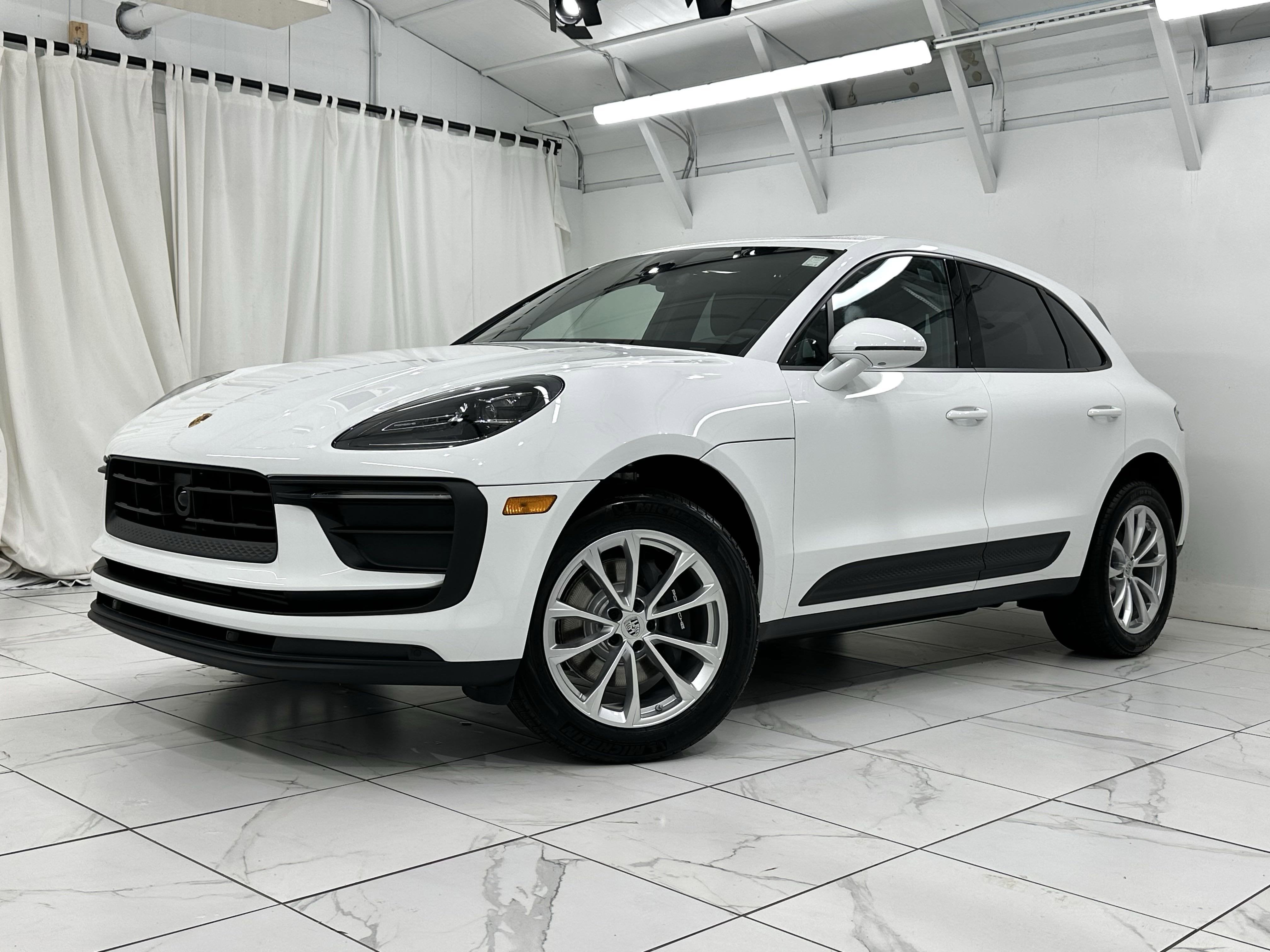 2025 Porsche Macan Base