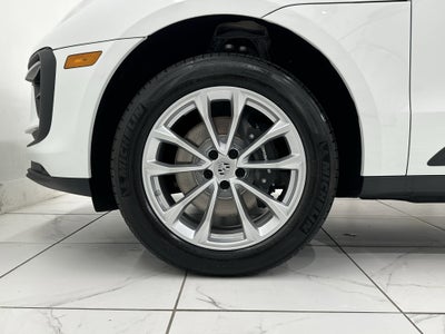 2025 Porsche Macan Base