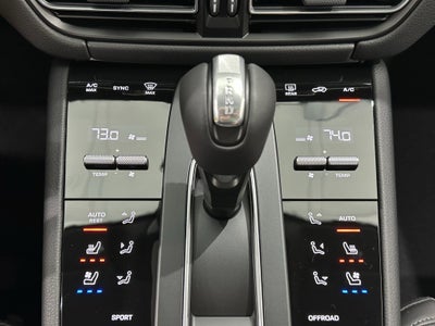 2025 Porsche Macan Base