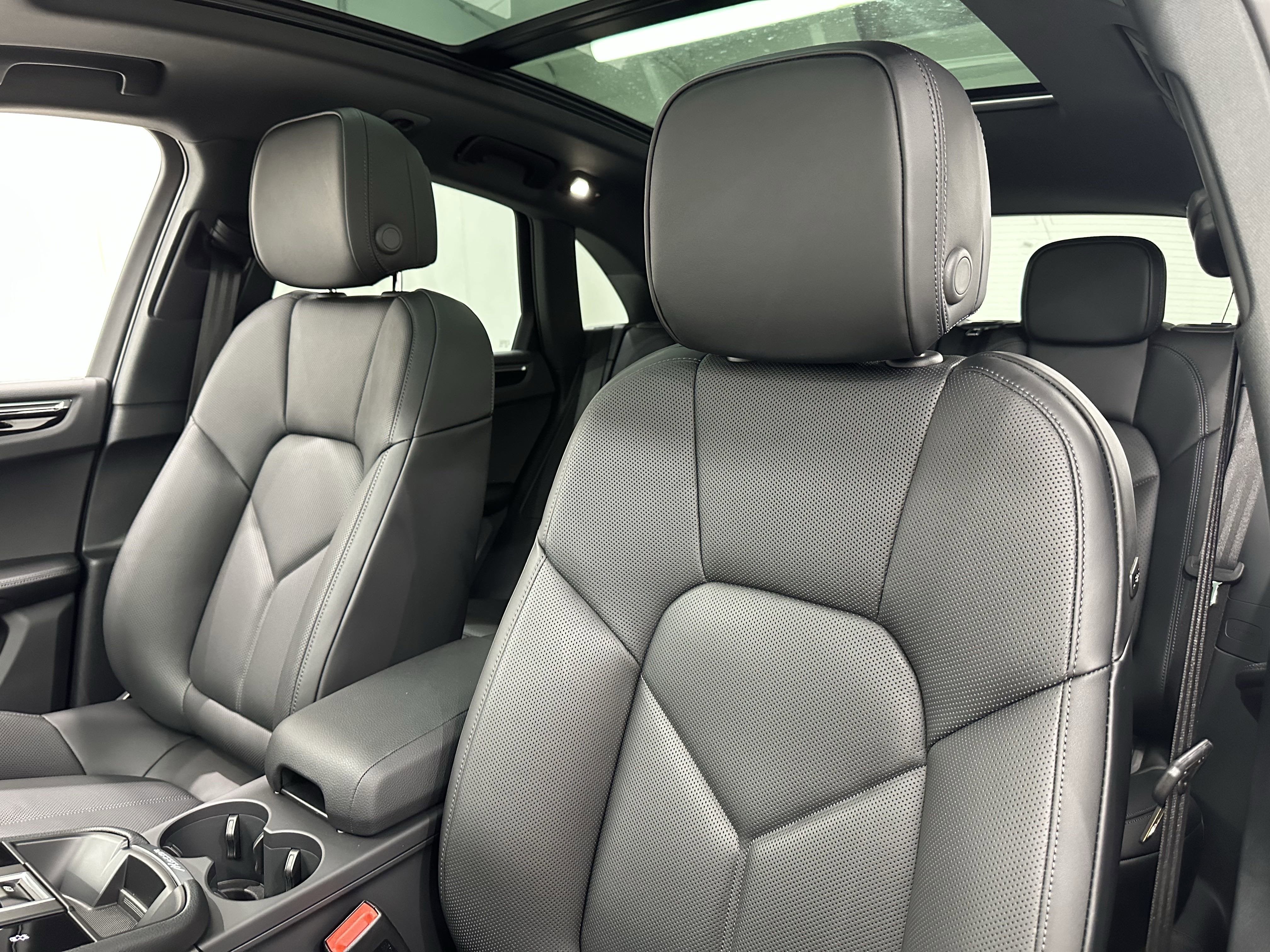 2025 Porsche Macan Base