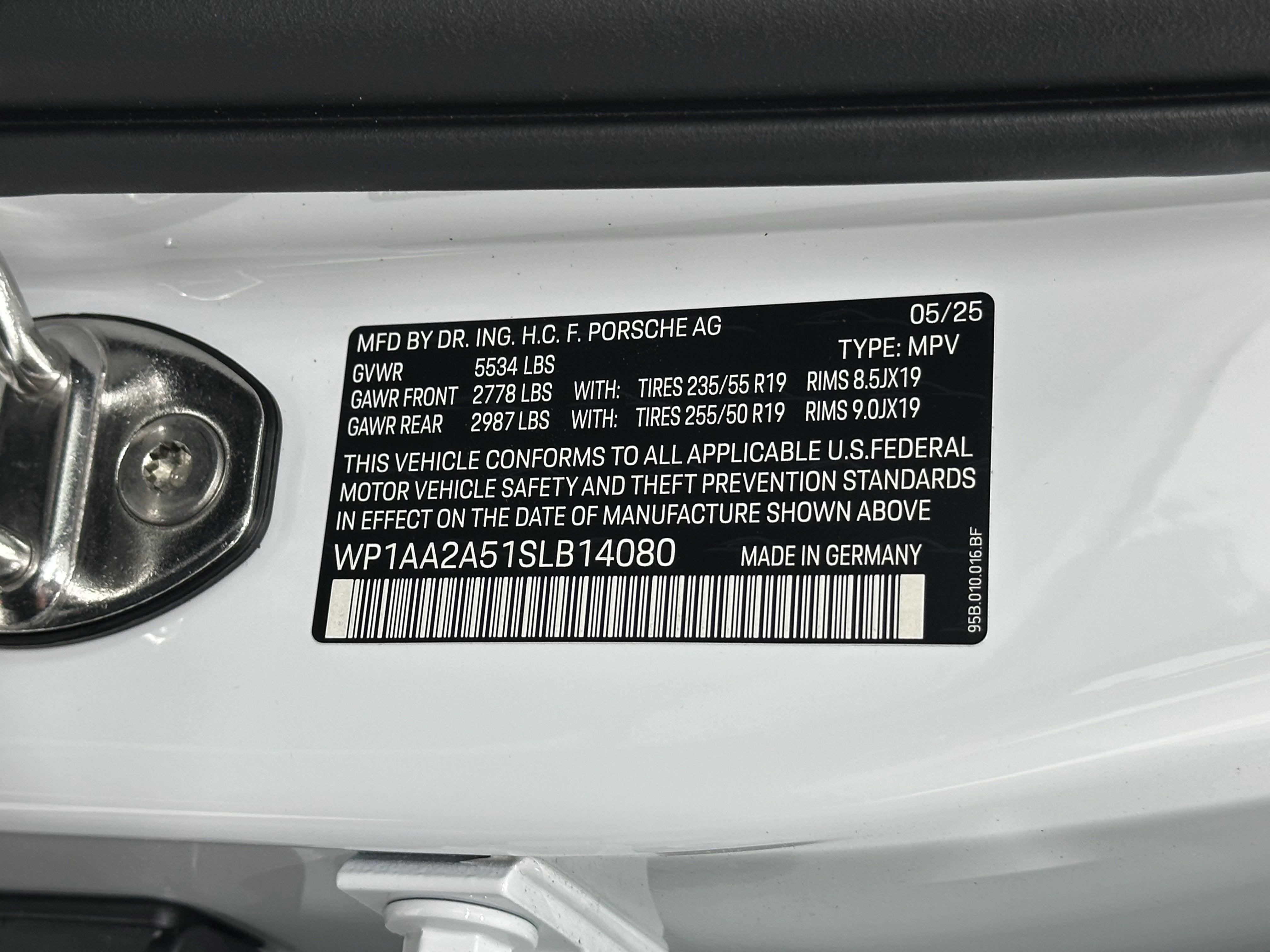 2025 Porsche Macan Base