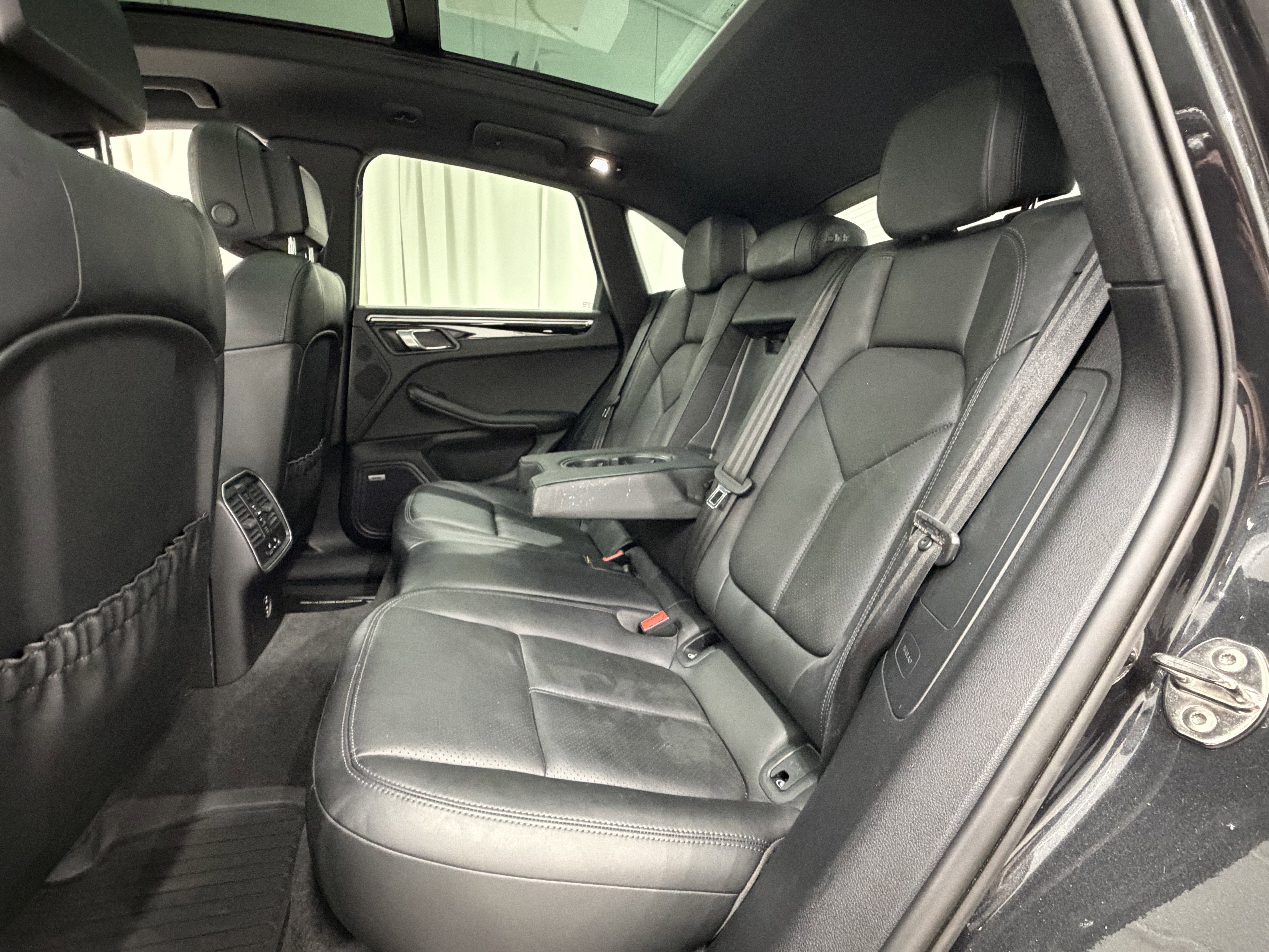 2021 Porsche Macan AWD