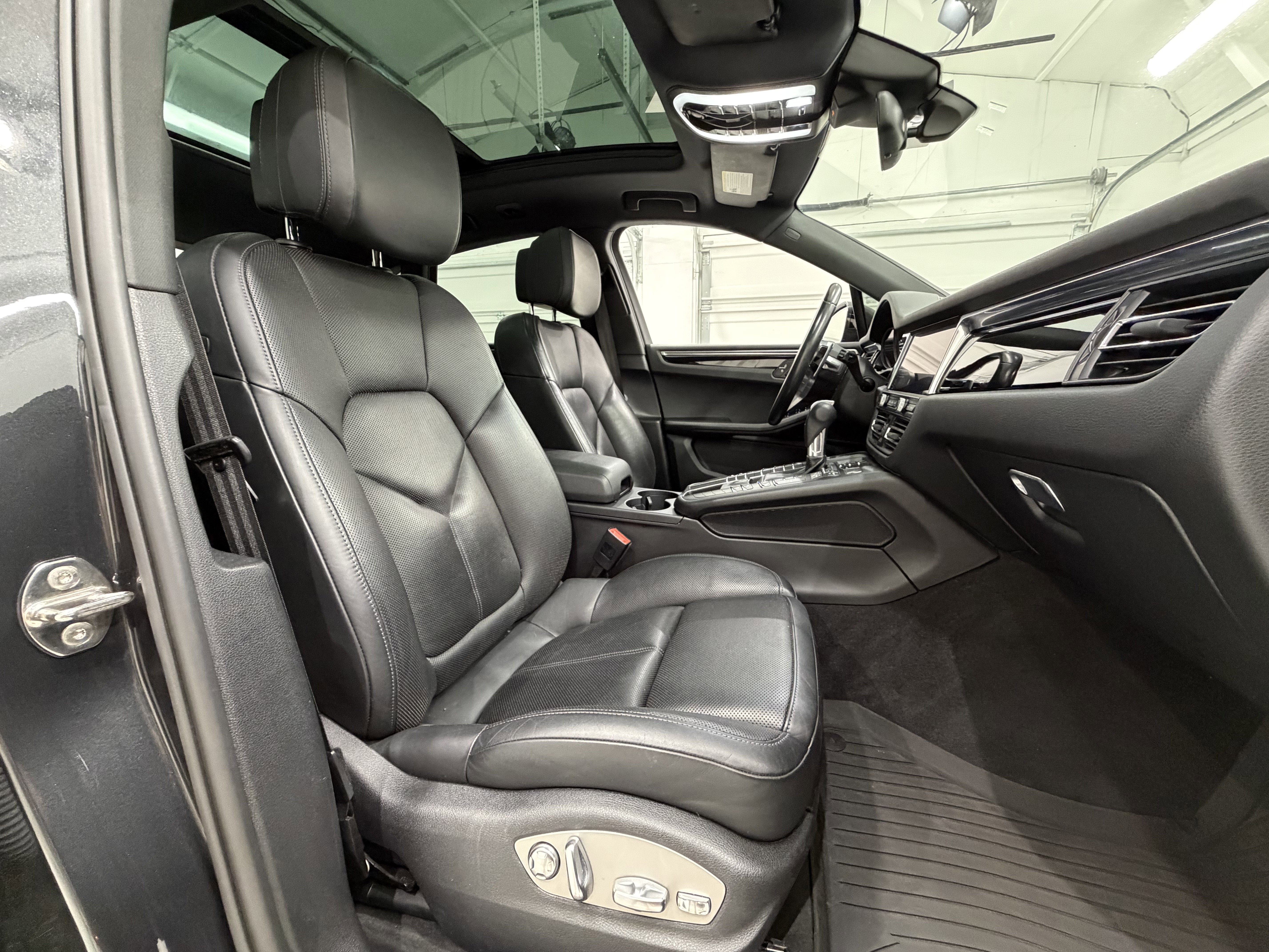 2021 Porsche Macan AWD
