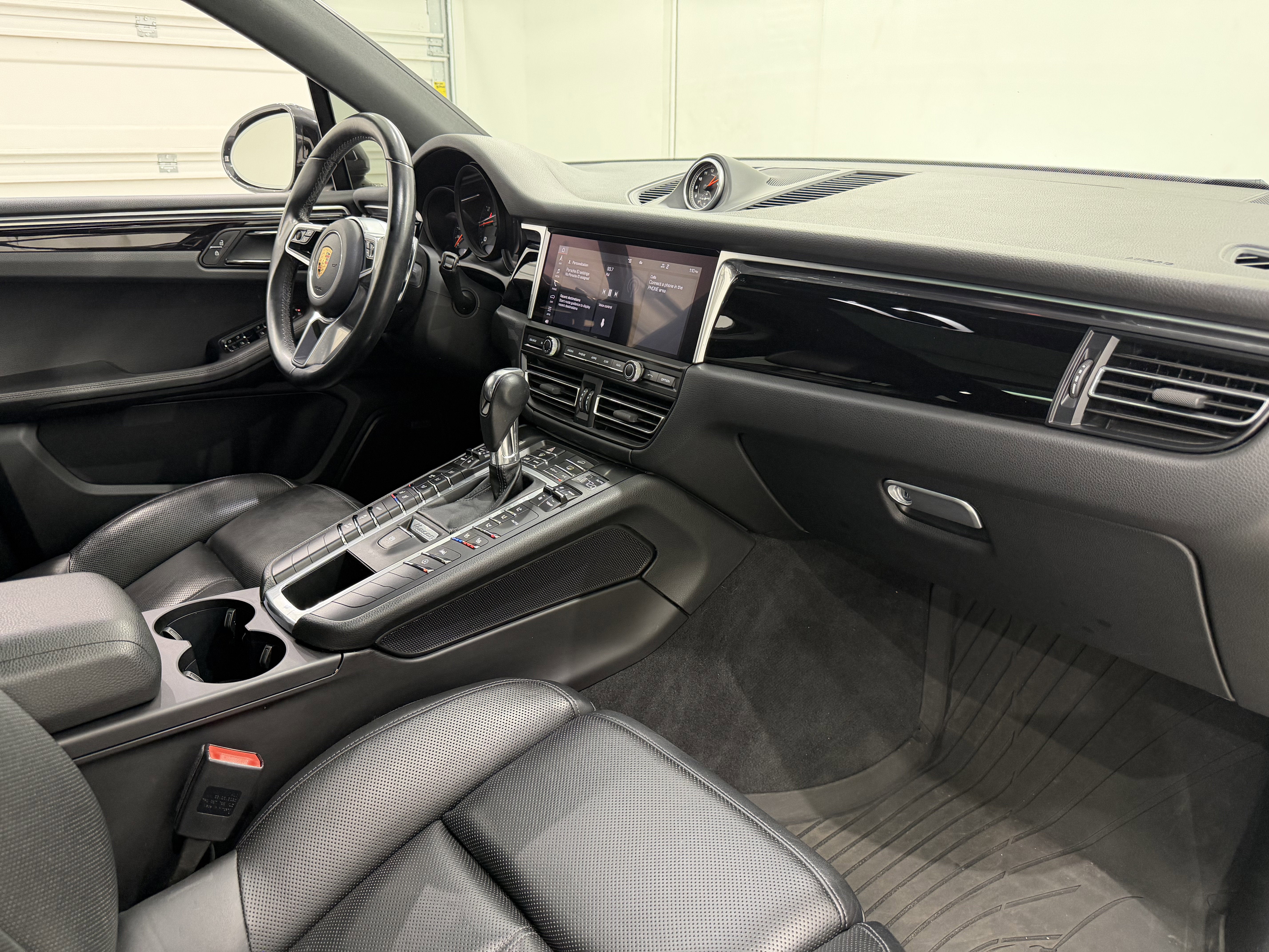 2021 Porsche Macan AWD