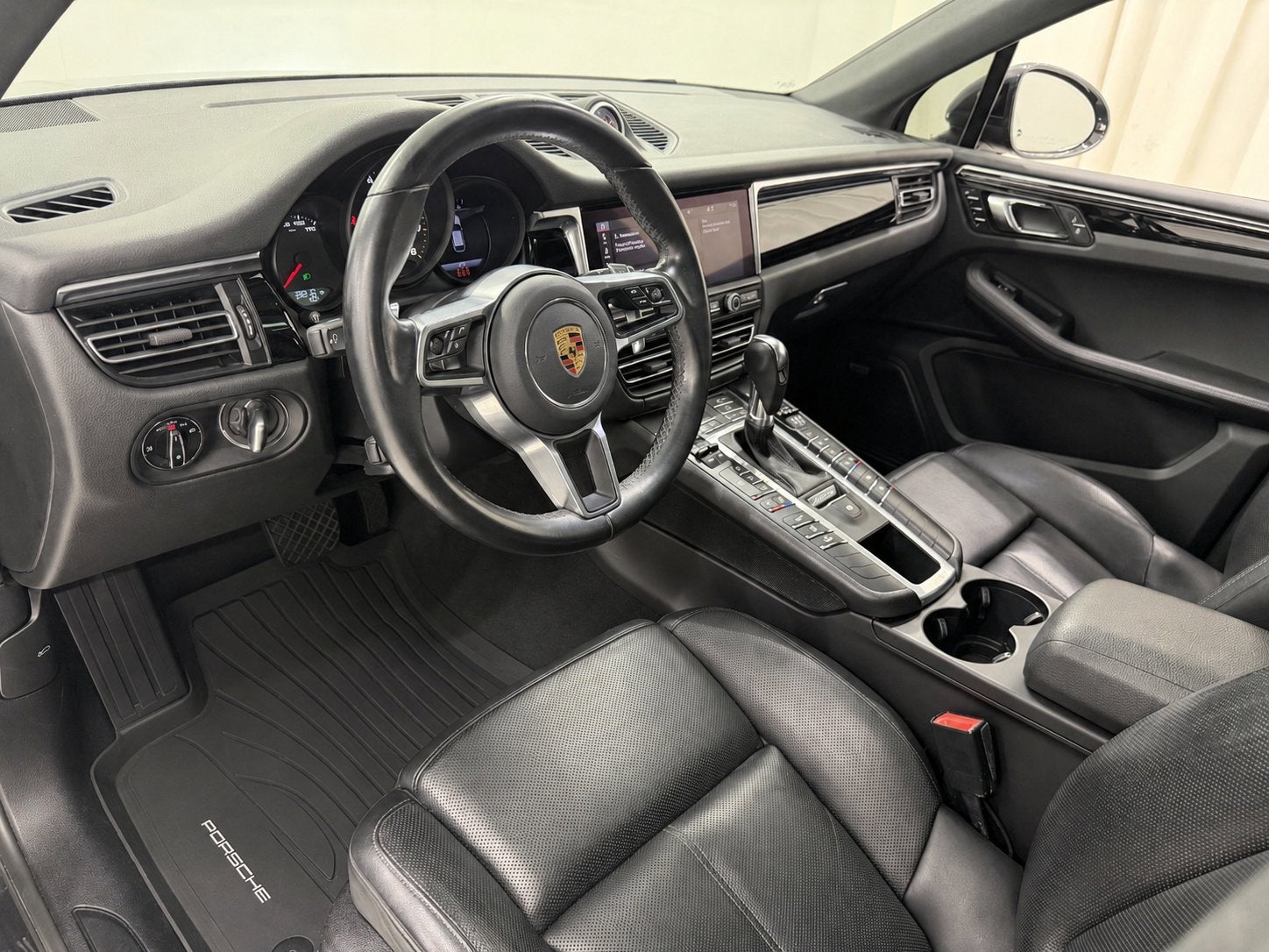 2021 Porsche Macan AWD