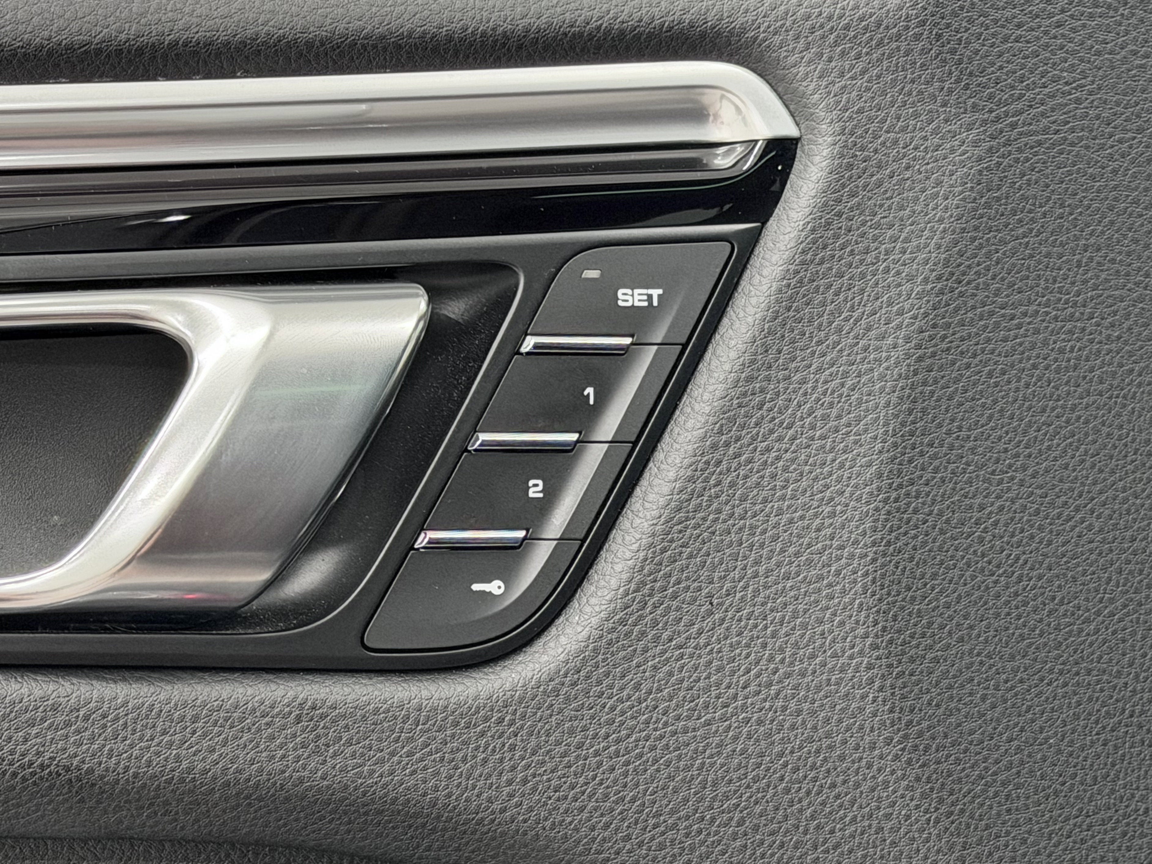 2021 Porsche Macan AWD
