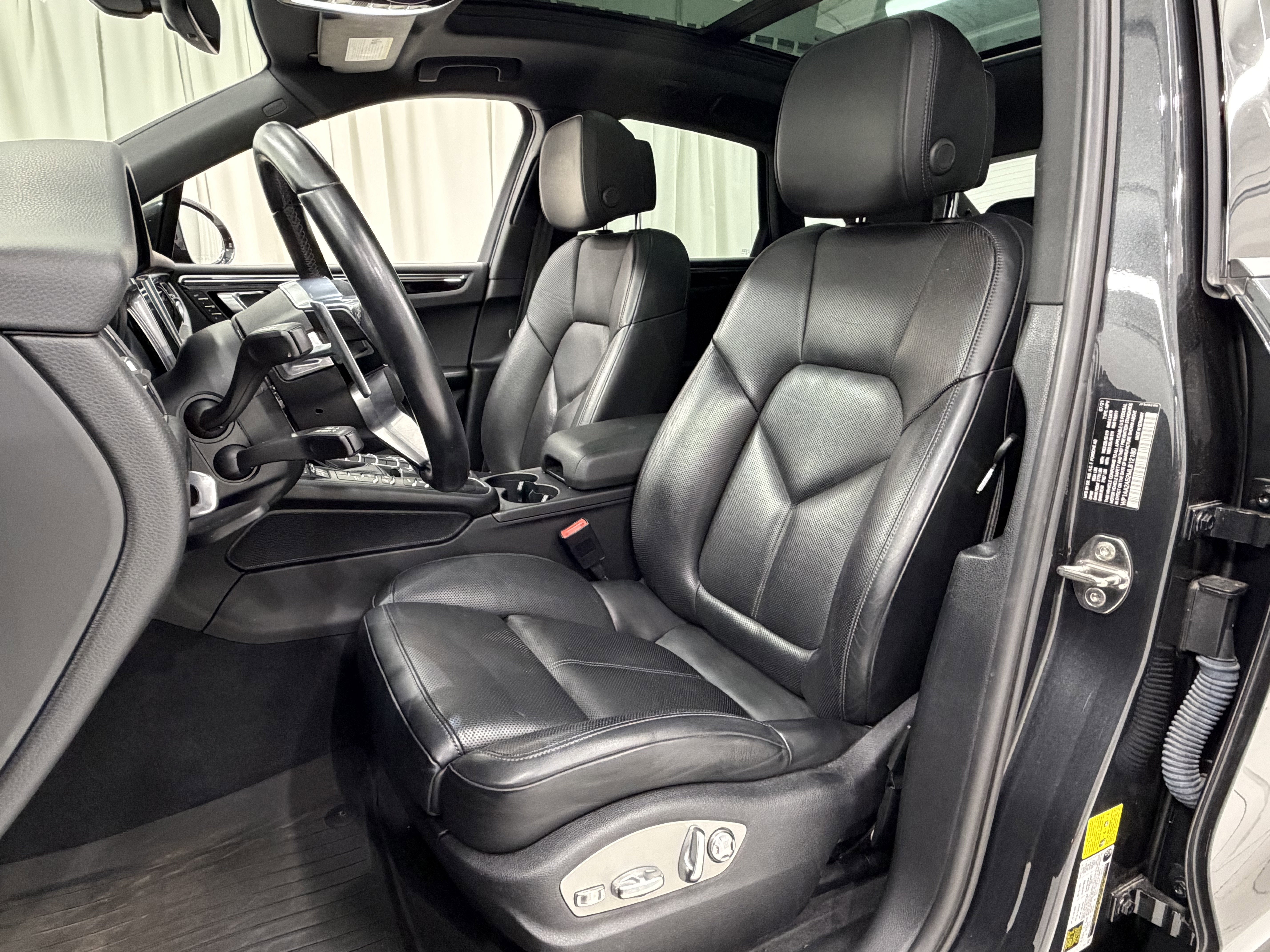 2021 Porsche Macan AWD