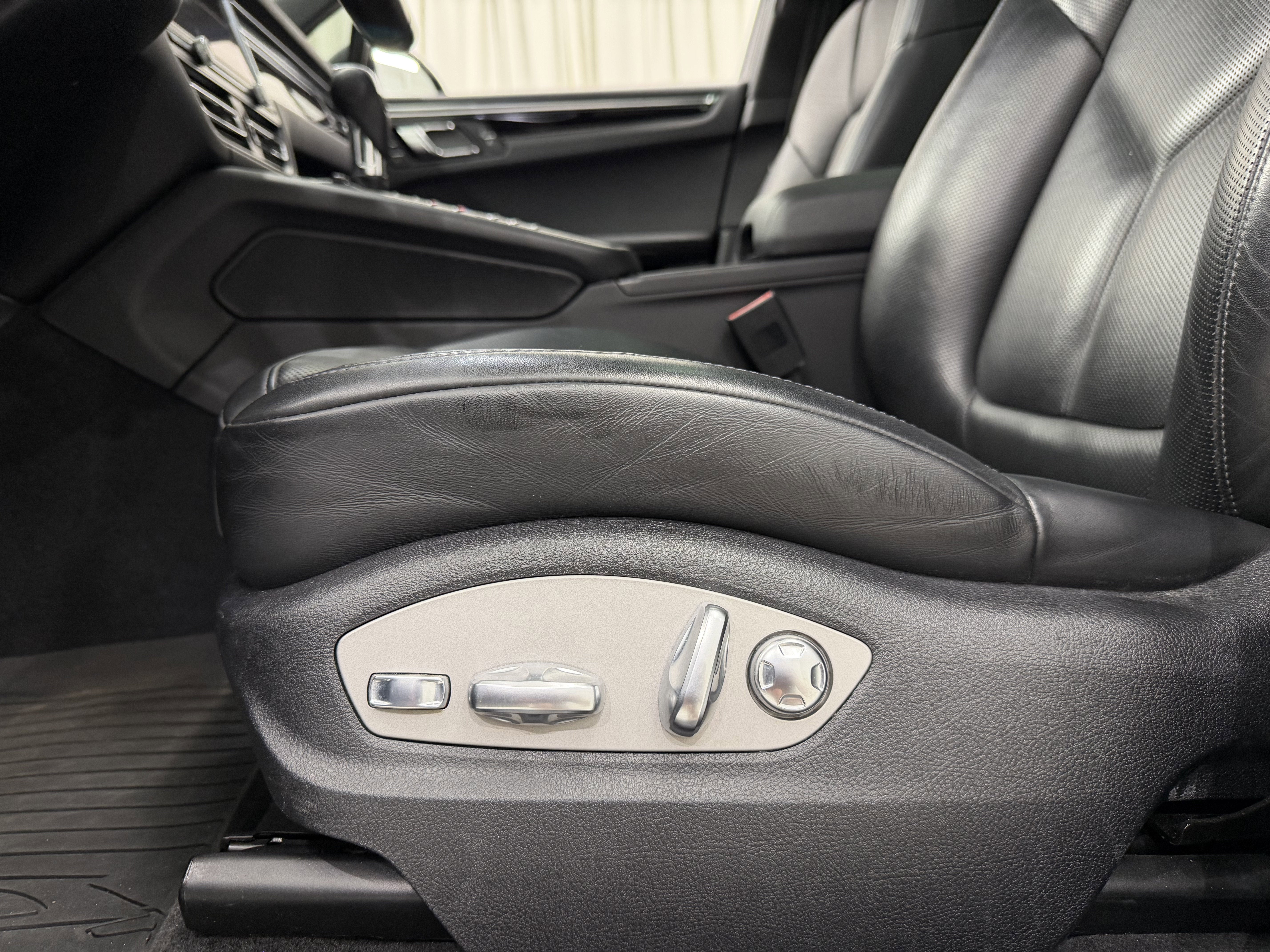2021 Porsche Macan AWD