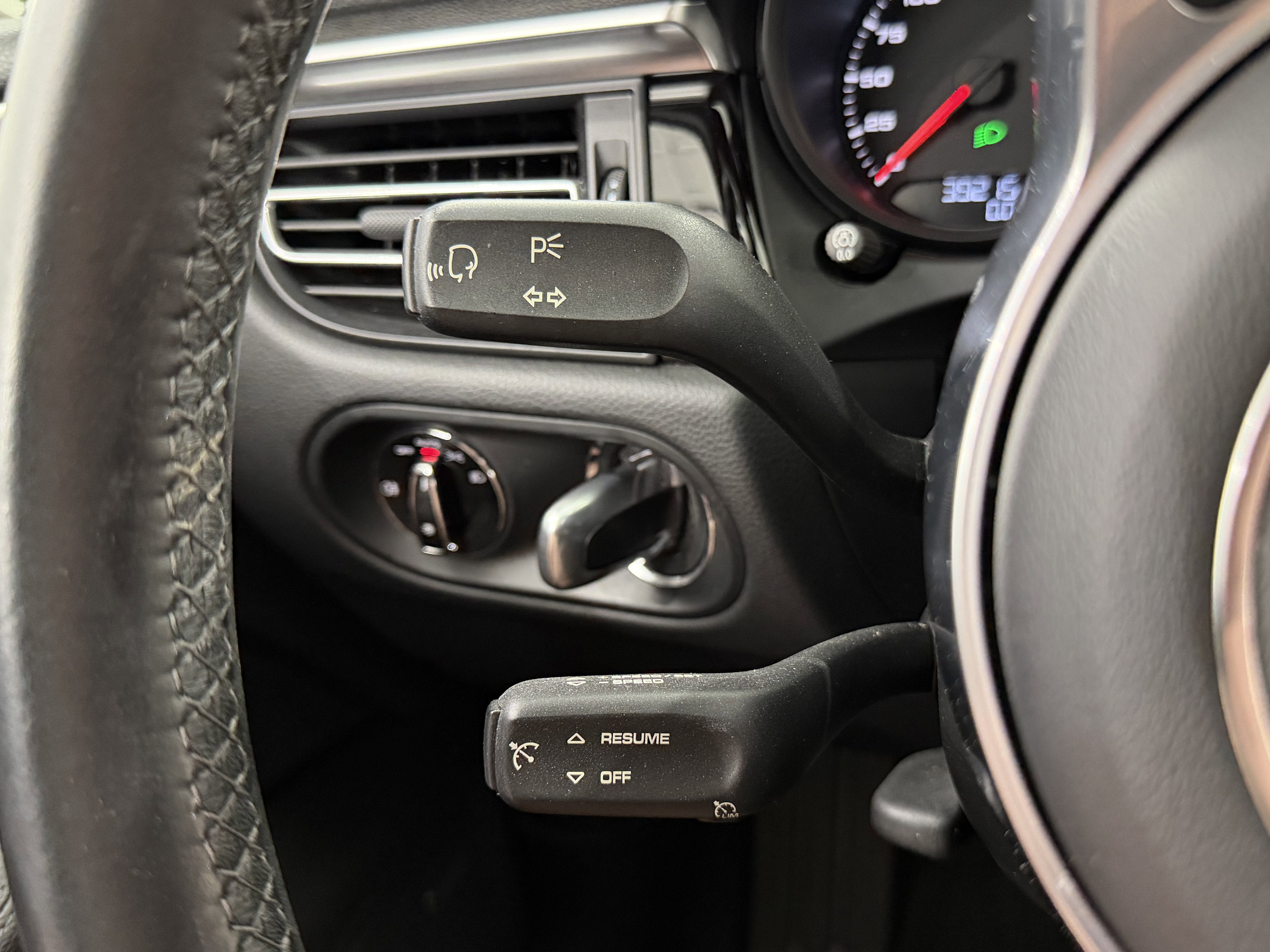 2021 Porsche Macan AWD