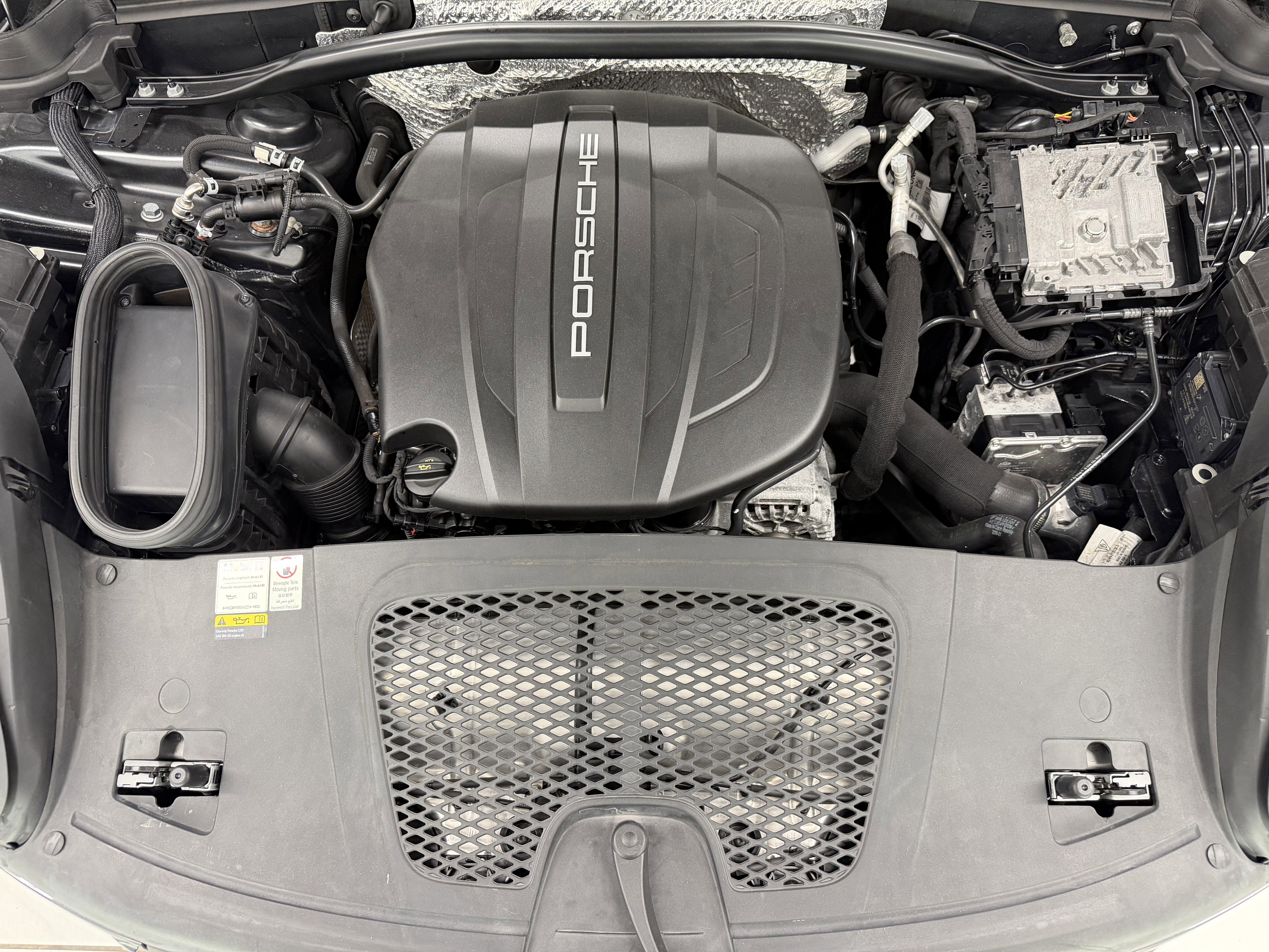 2021 Porsche Macan AWD