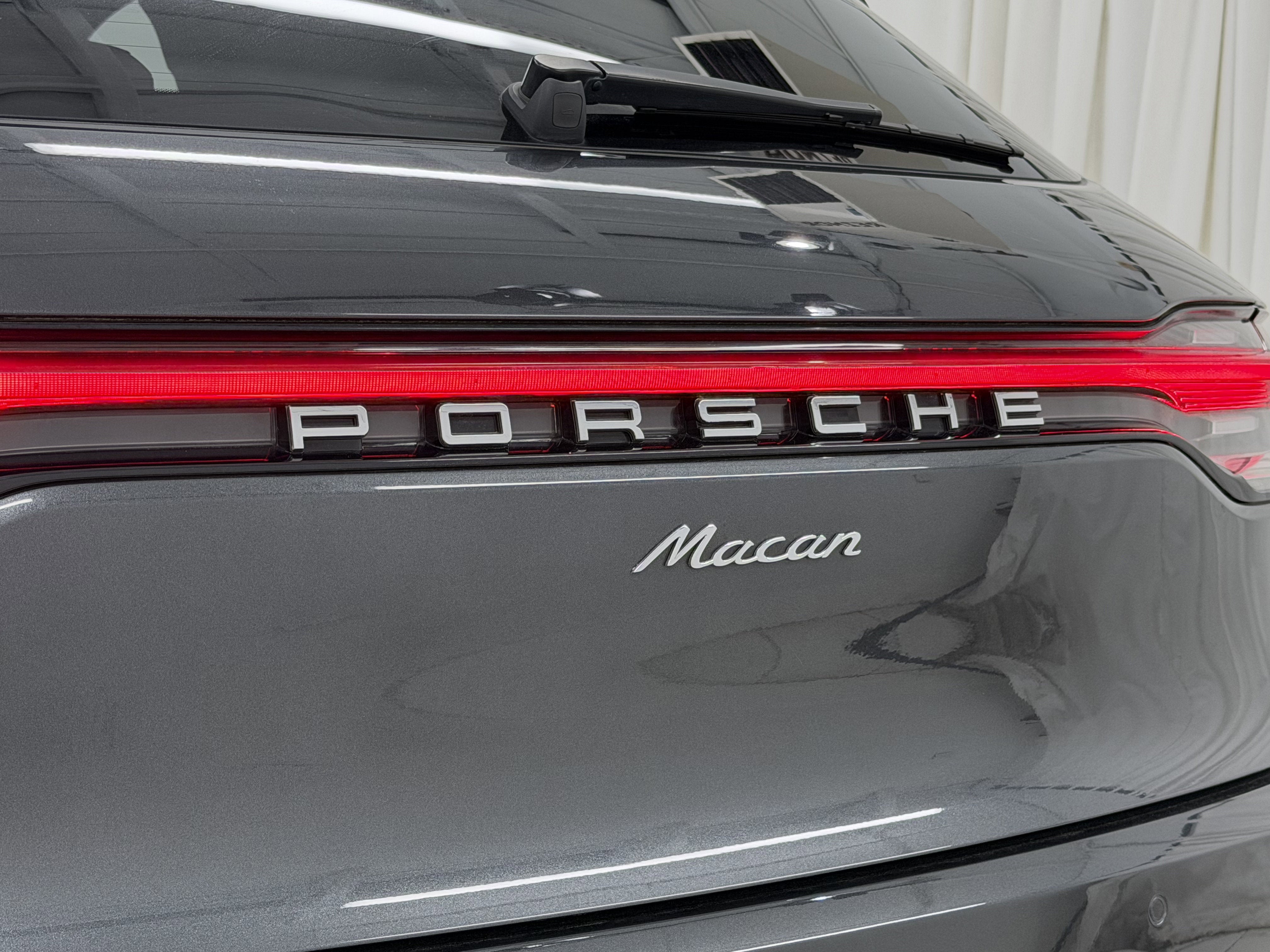 2021 Porsche Macan AWD