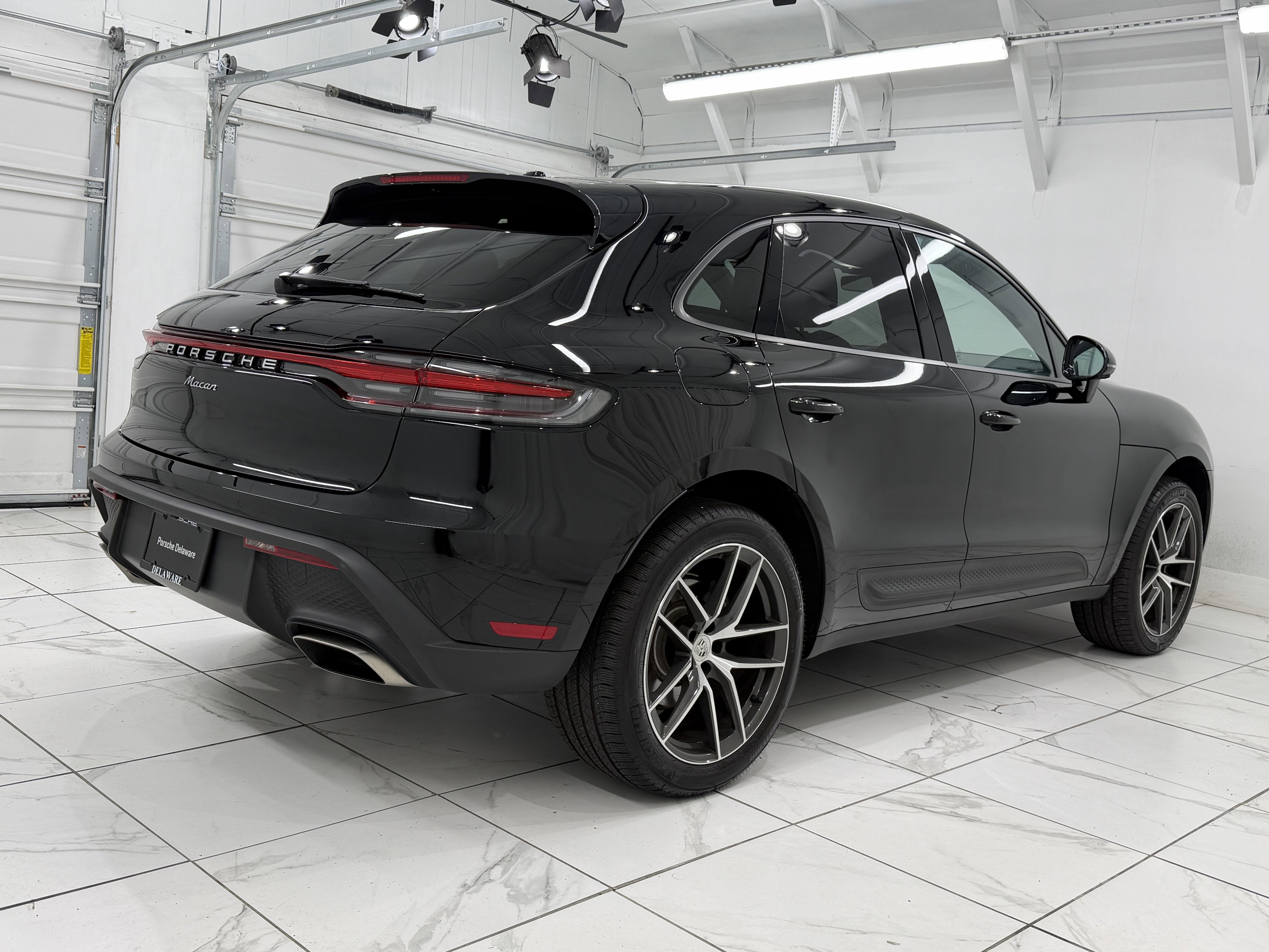 2025 Porsche Macan Base