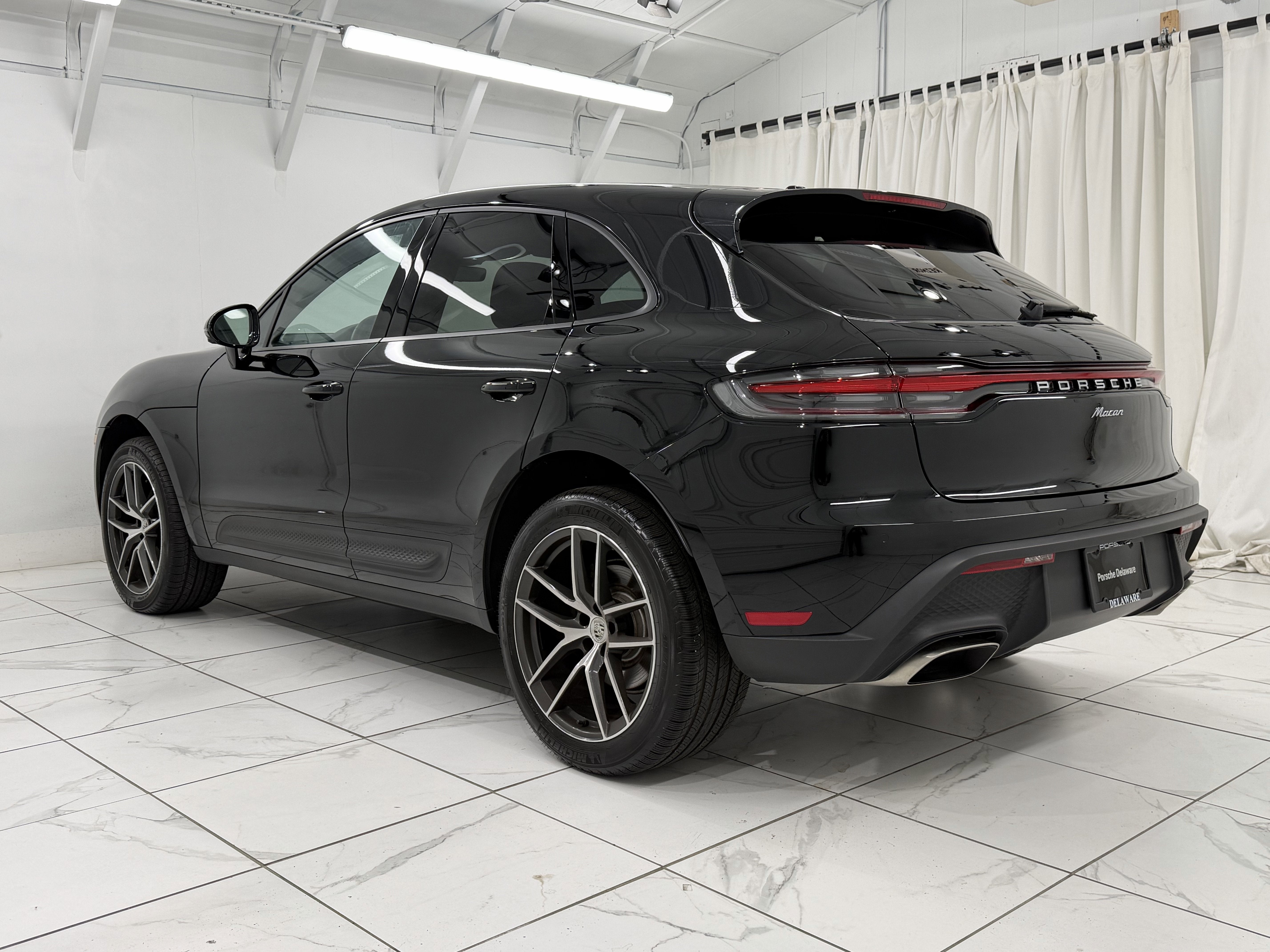 2025 Porsche Macan Base