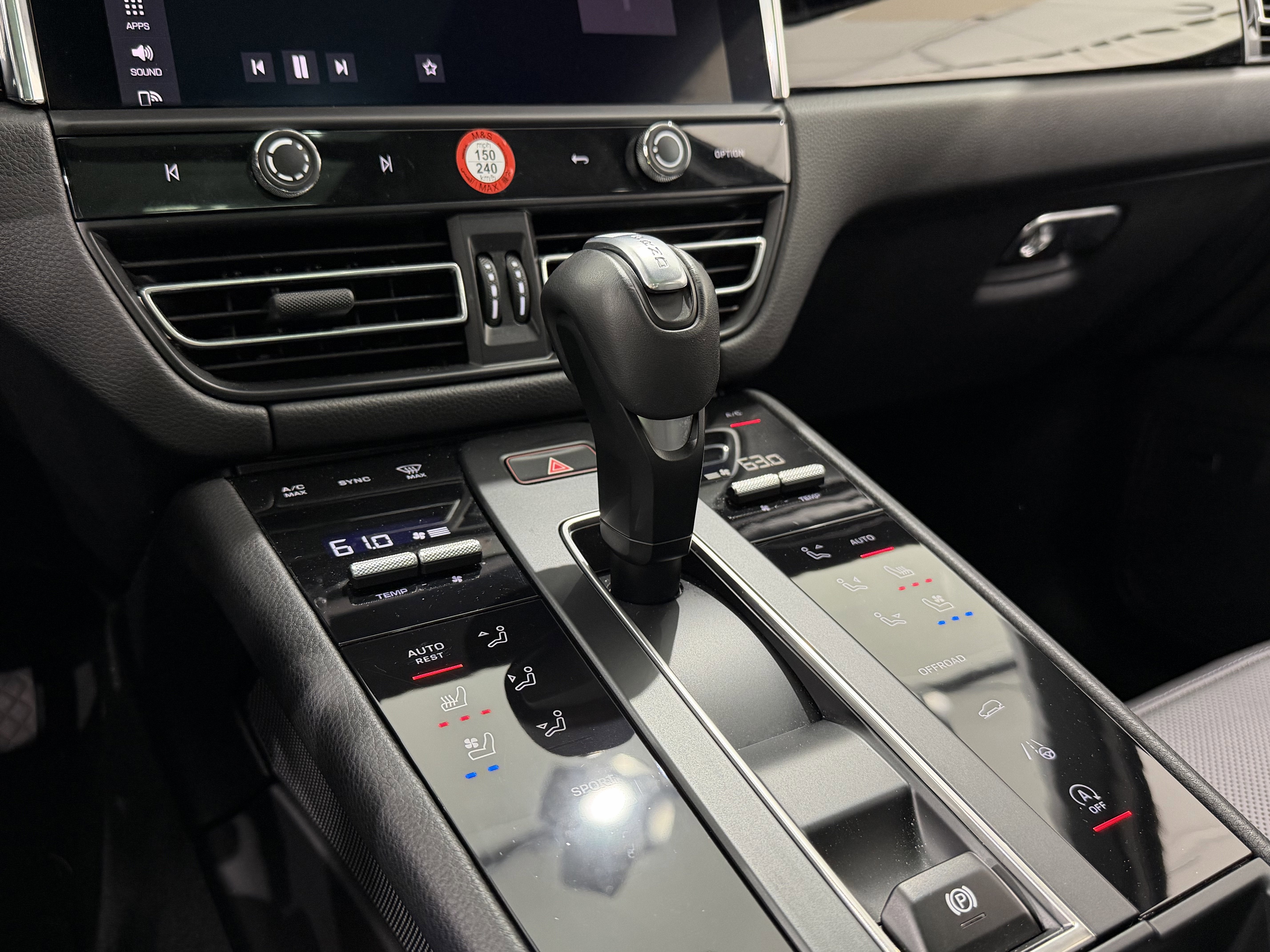 2025 Porsche Macan Base