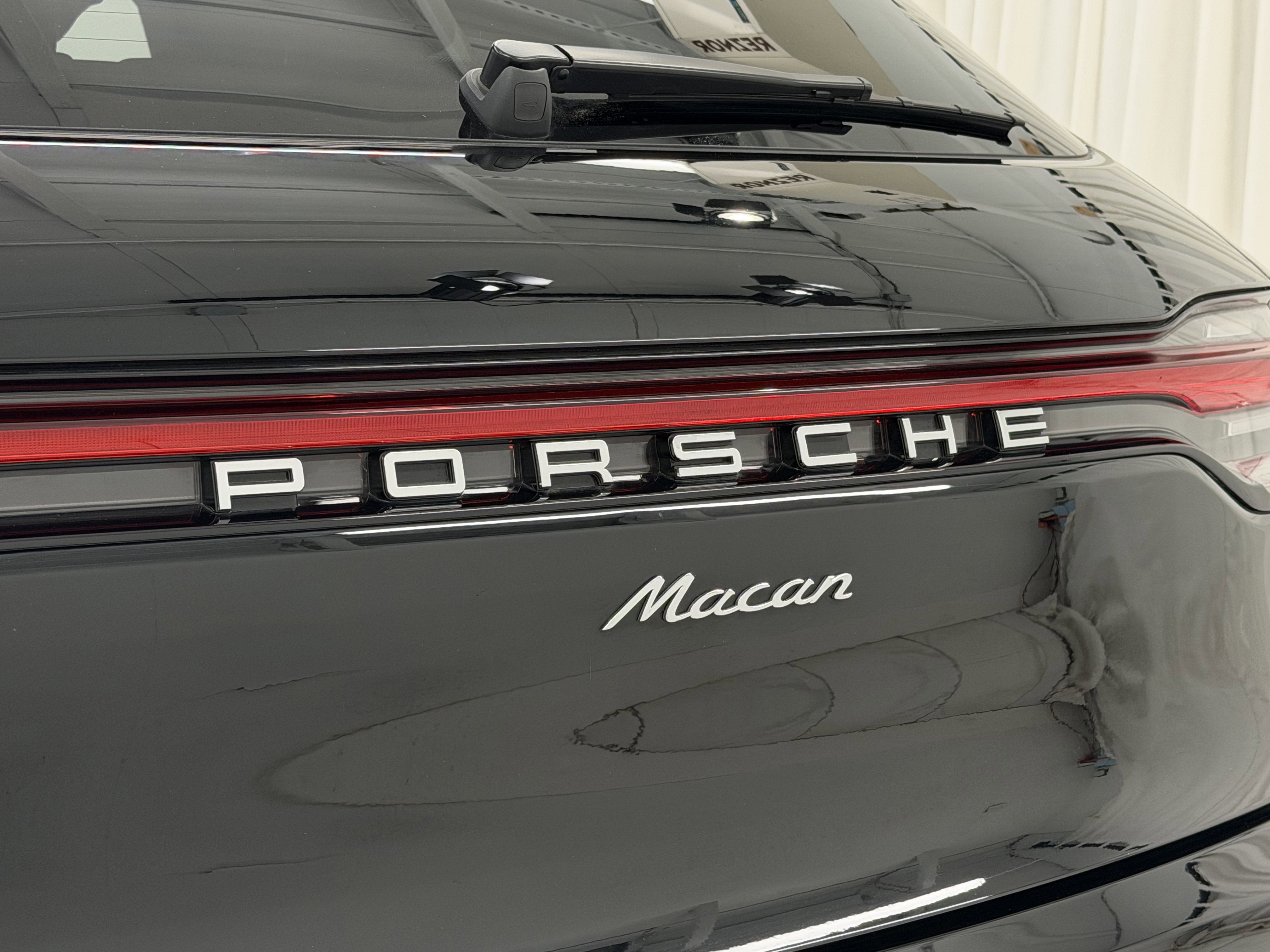 2025 Porsche Macan Base