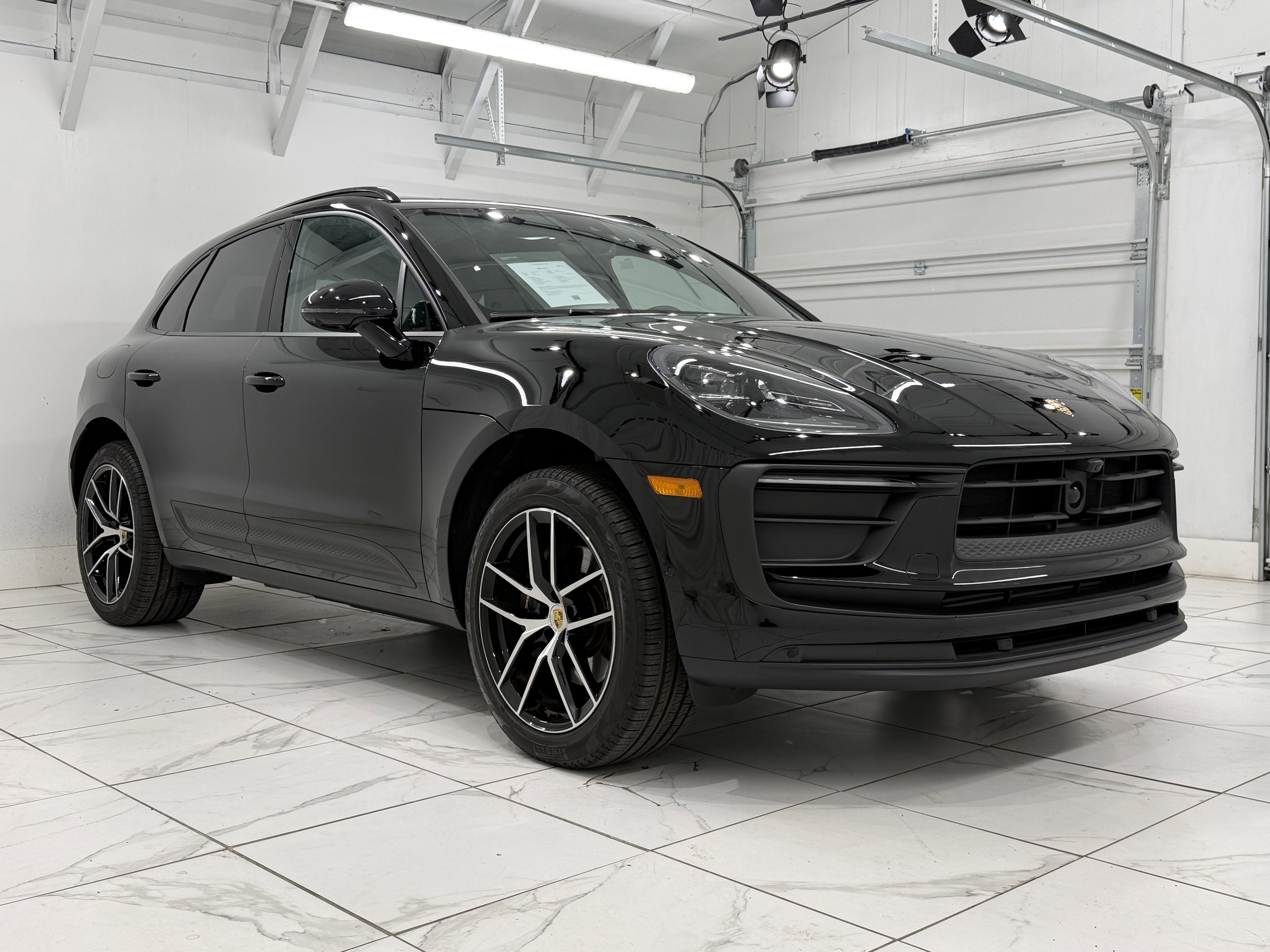 2025 Porsche Macan Base