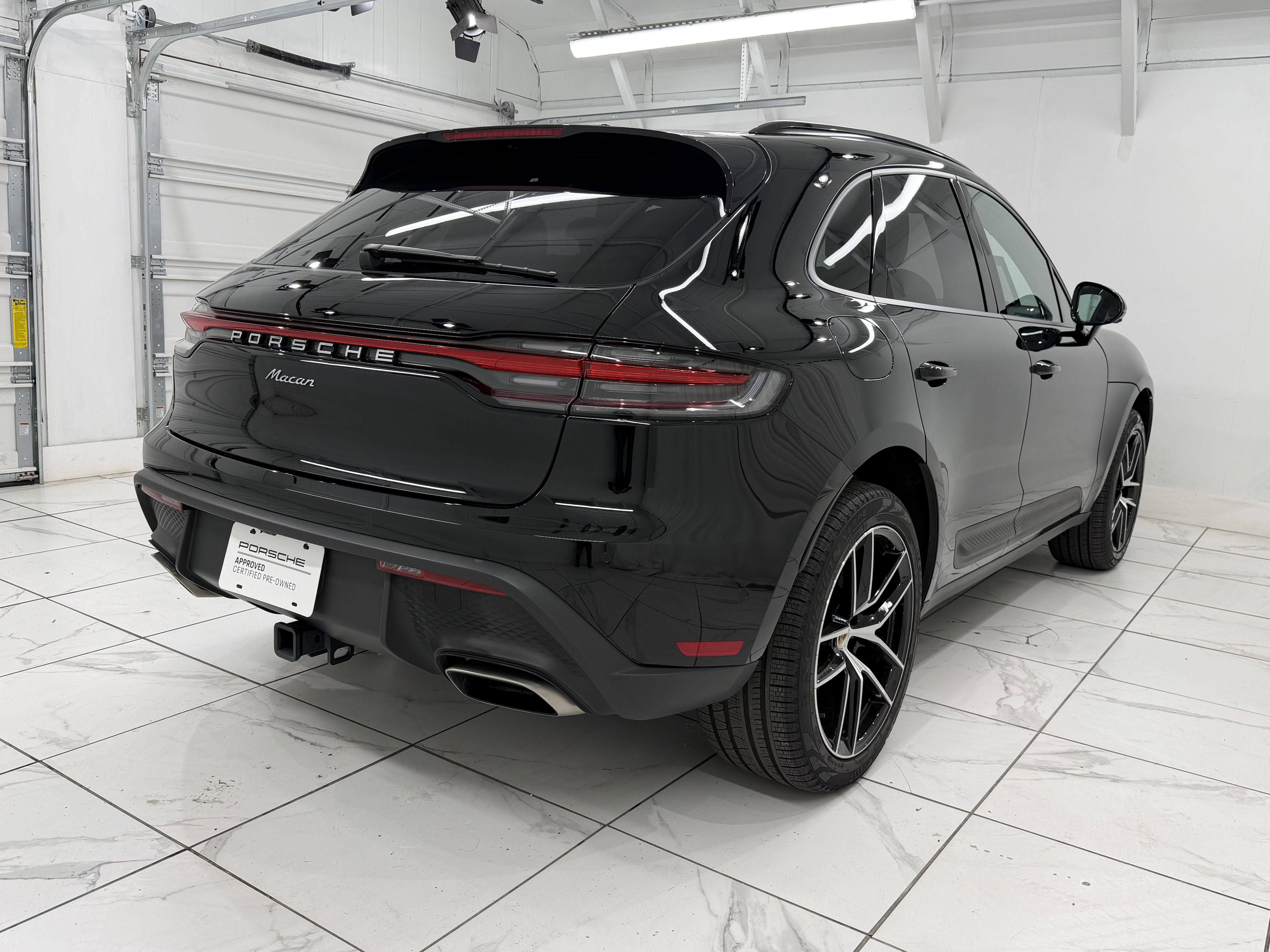 2025 Porsche Macan Base