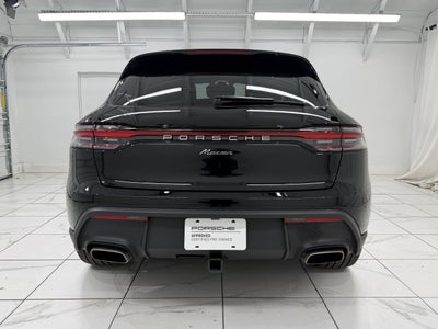 2025 Porsche Macan Base