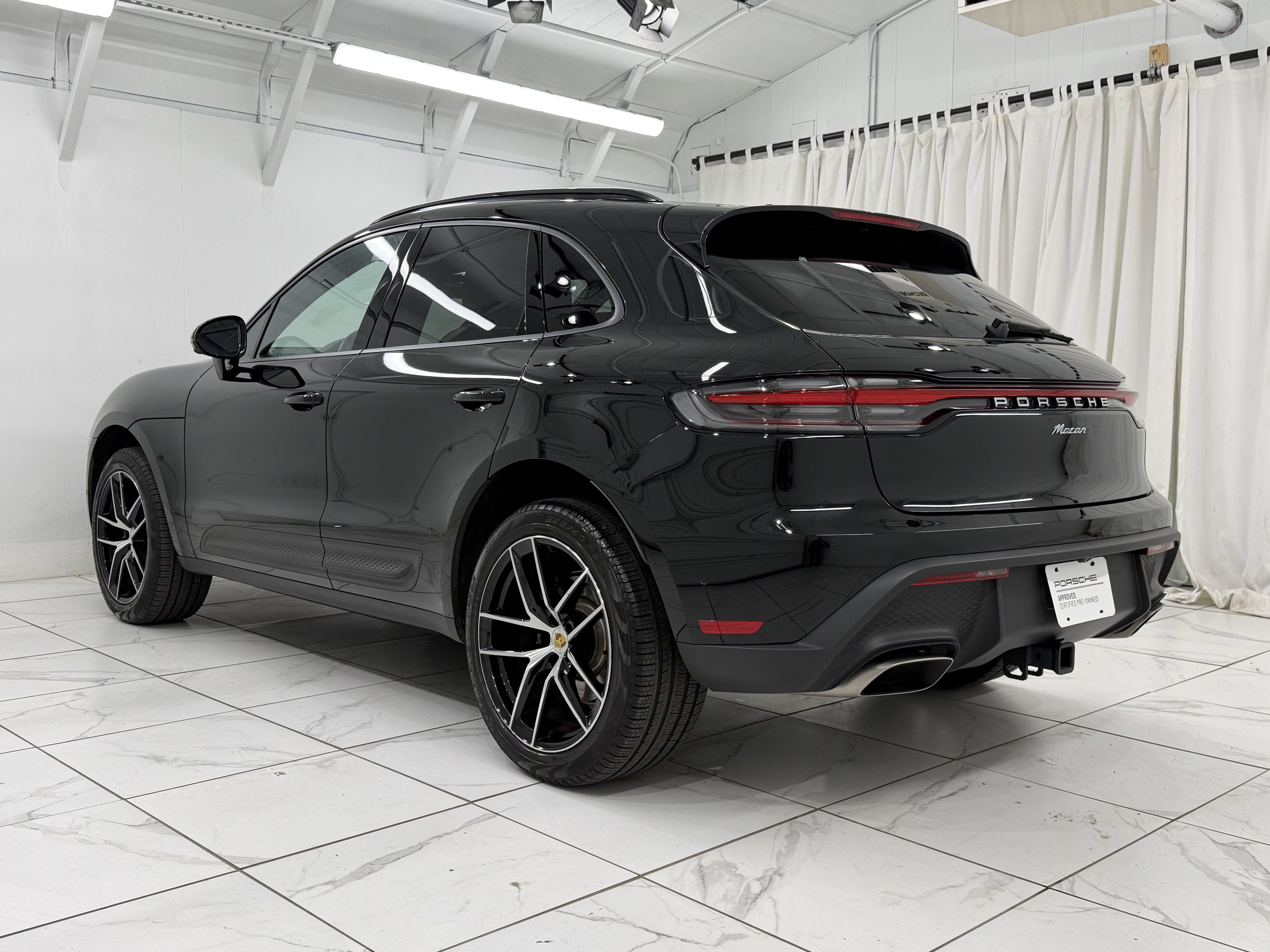 2025 Porsche Macan Base