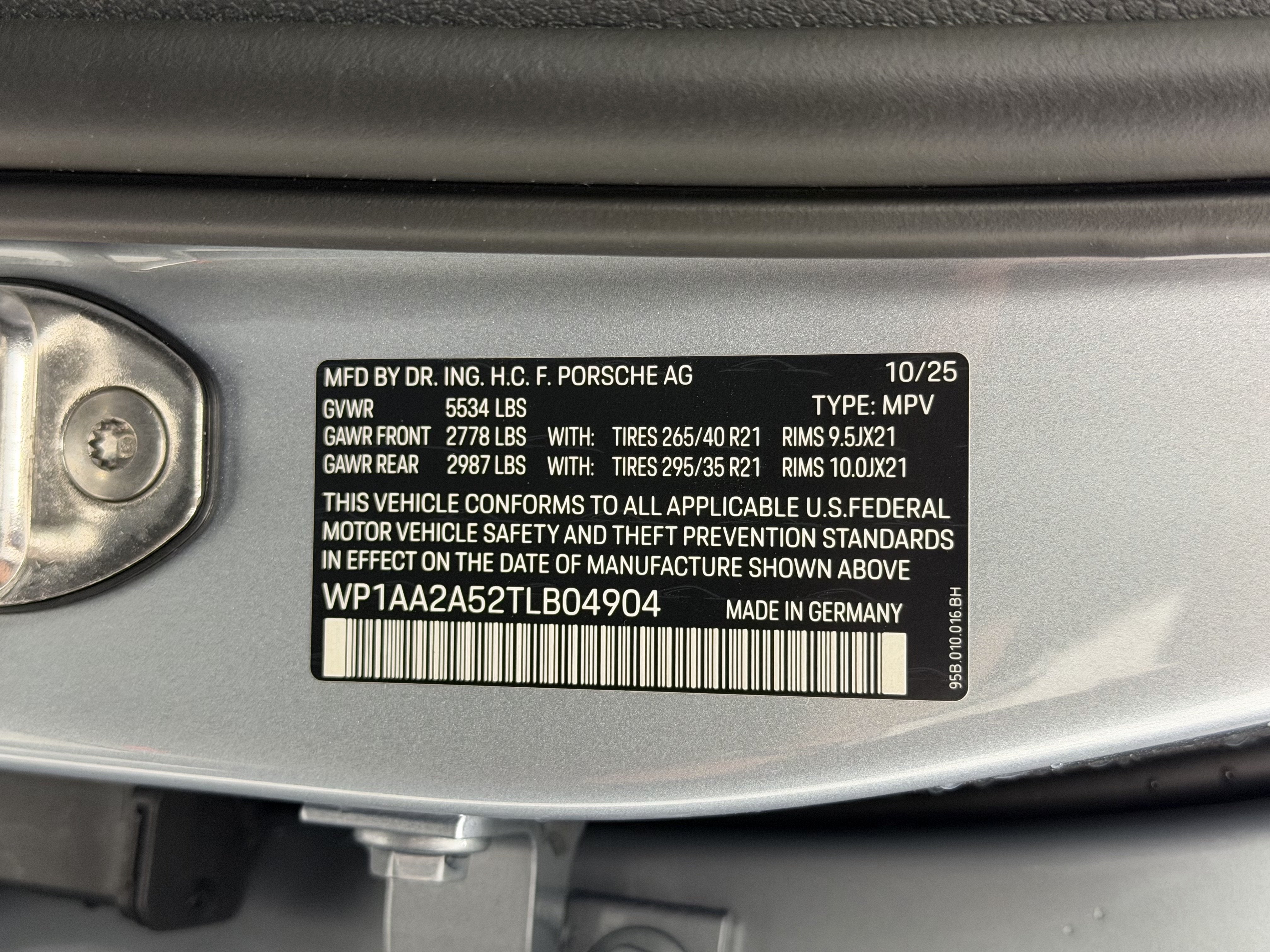 2026 Porsche Macan Base