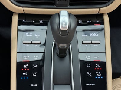 2025 Porsche Macan Base