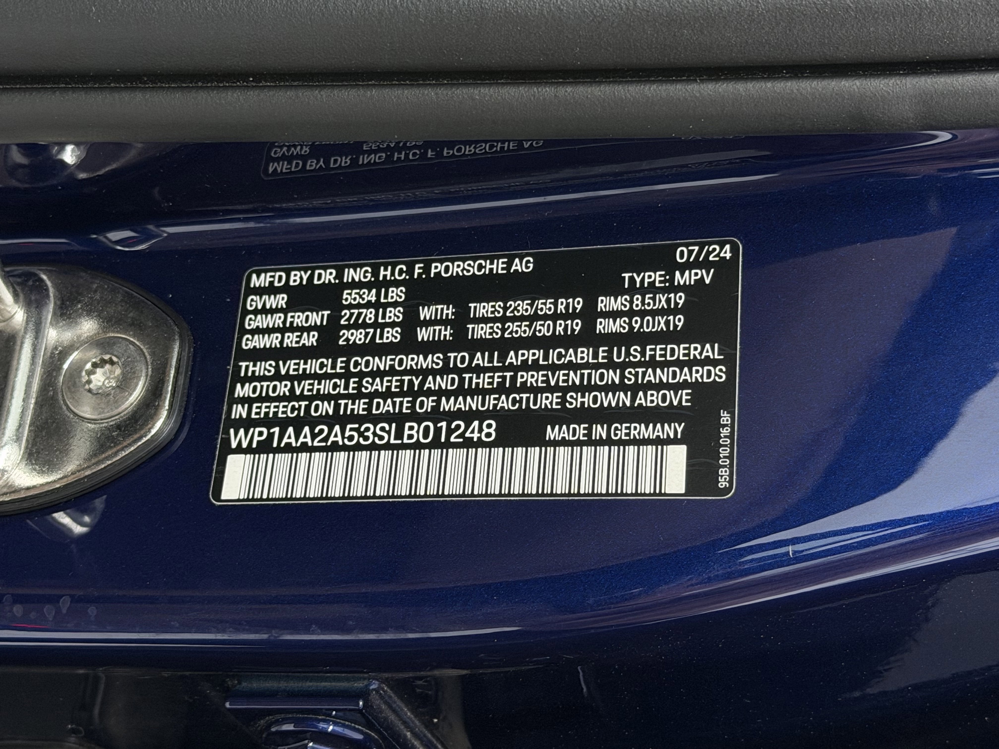 2025 Porsche Macan Base