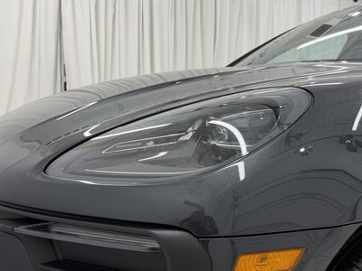 2025 Porsche Macan Base