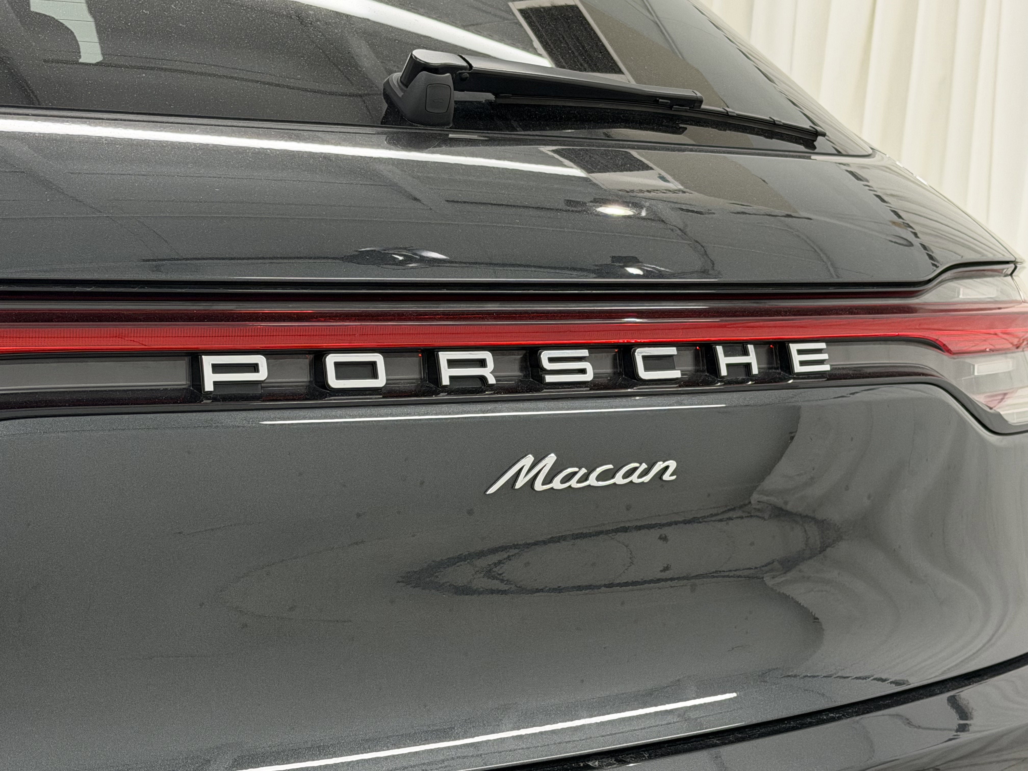 2025 Porsche Macan Base