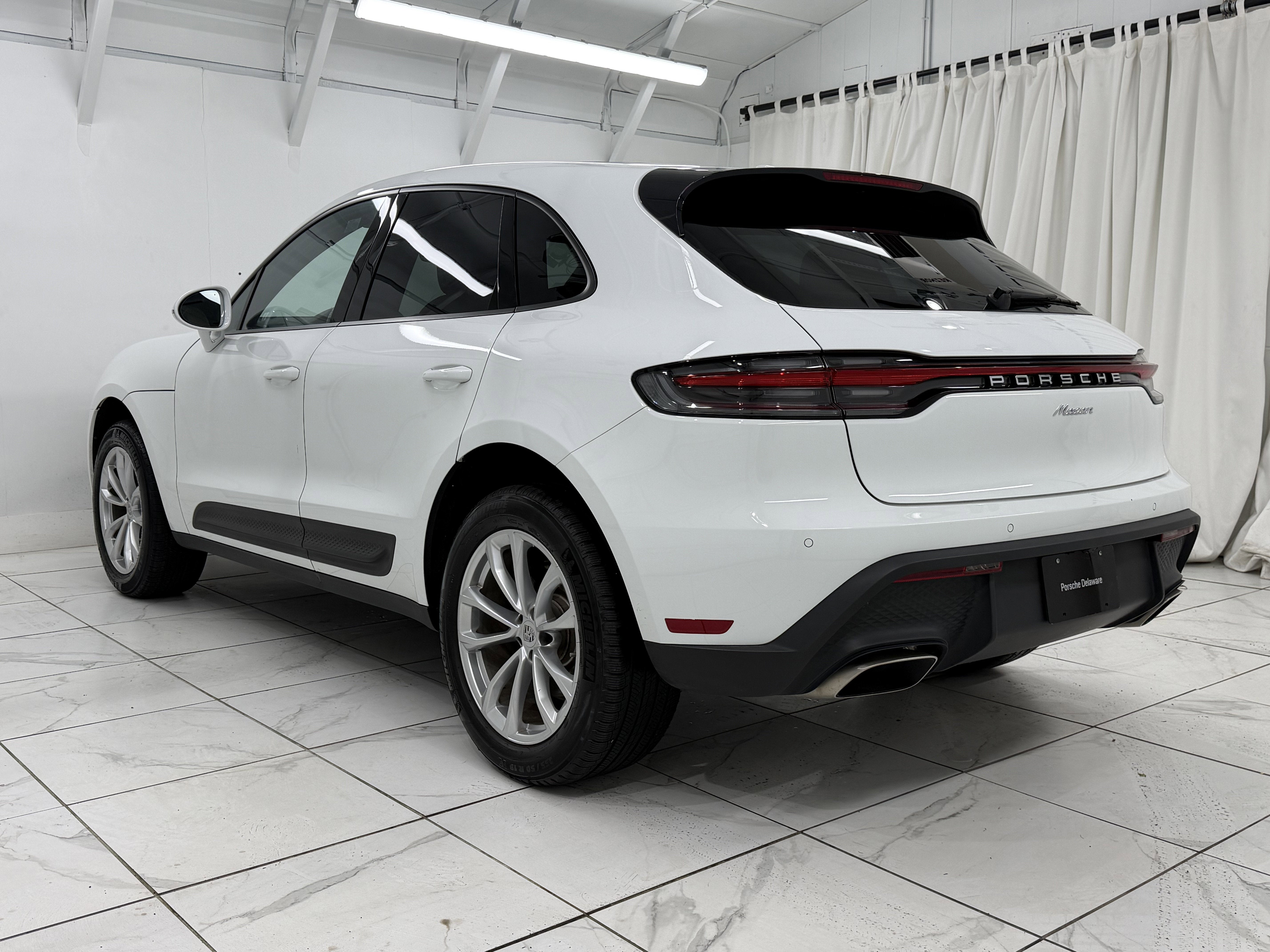2025 Porsche Macan Base