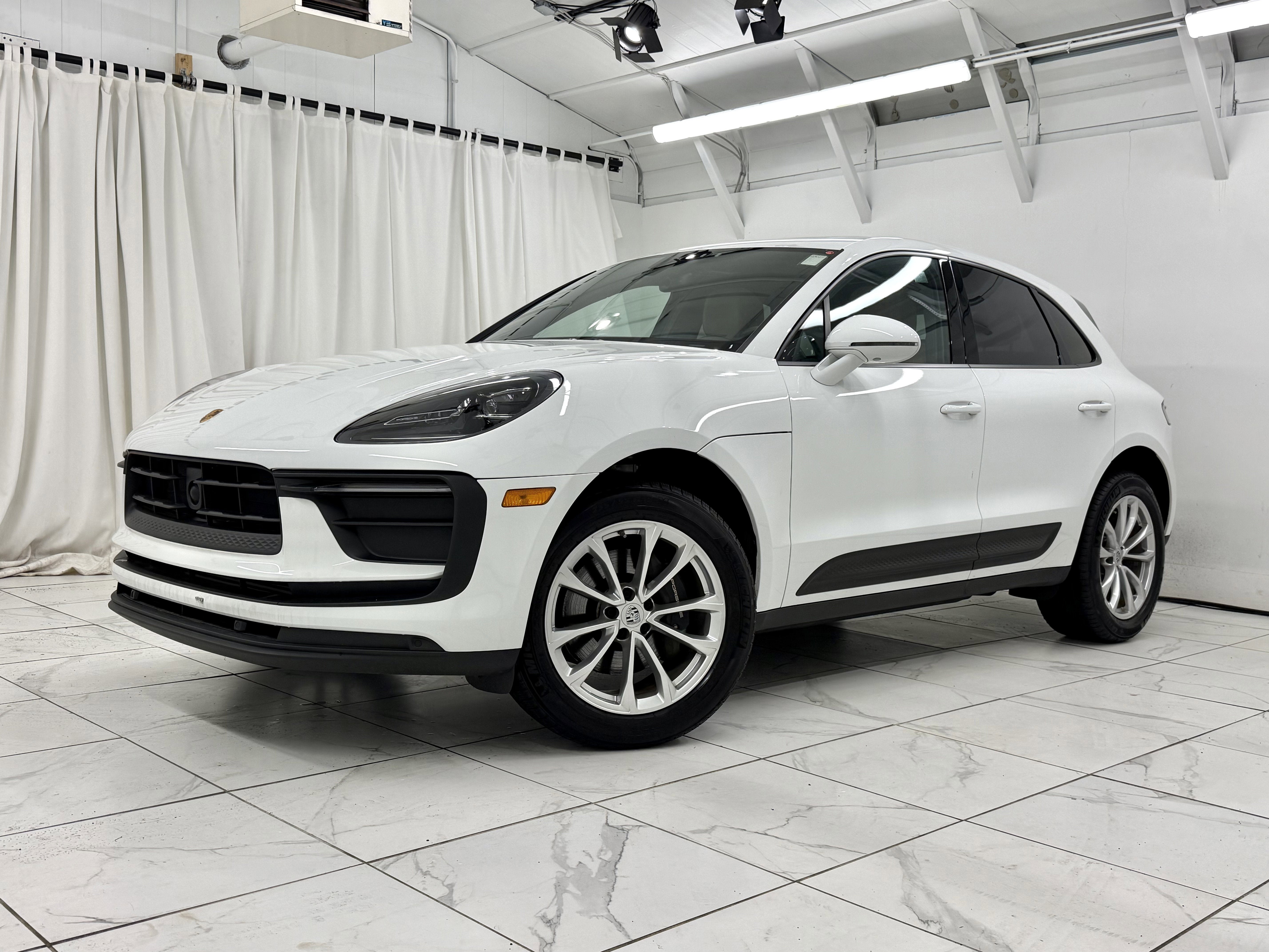 2025 Porsche Macan Base