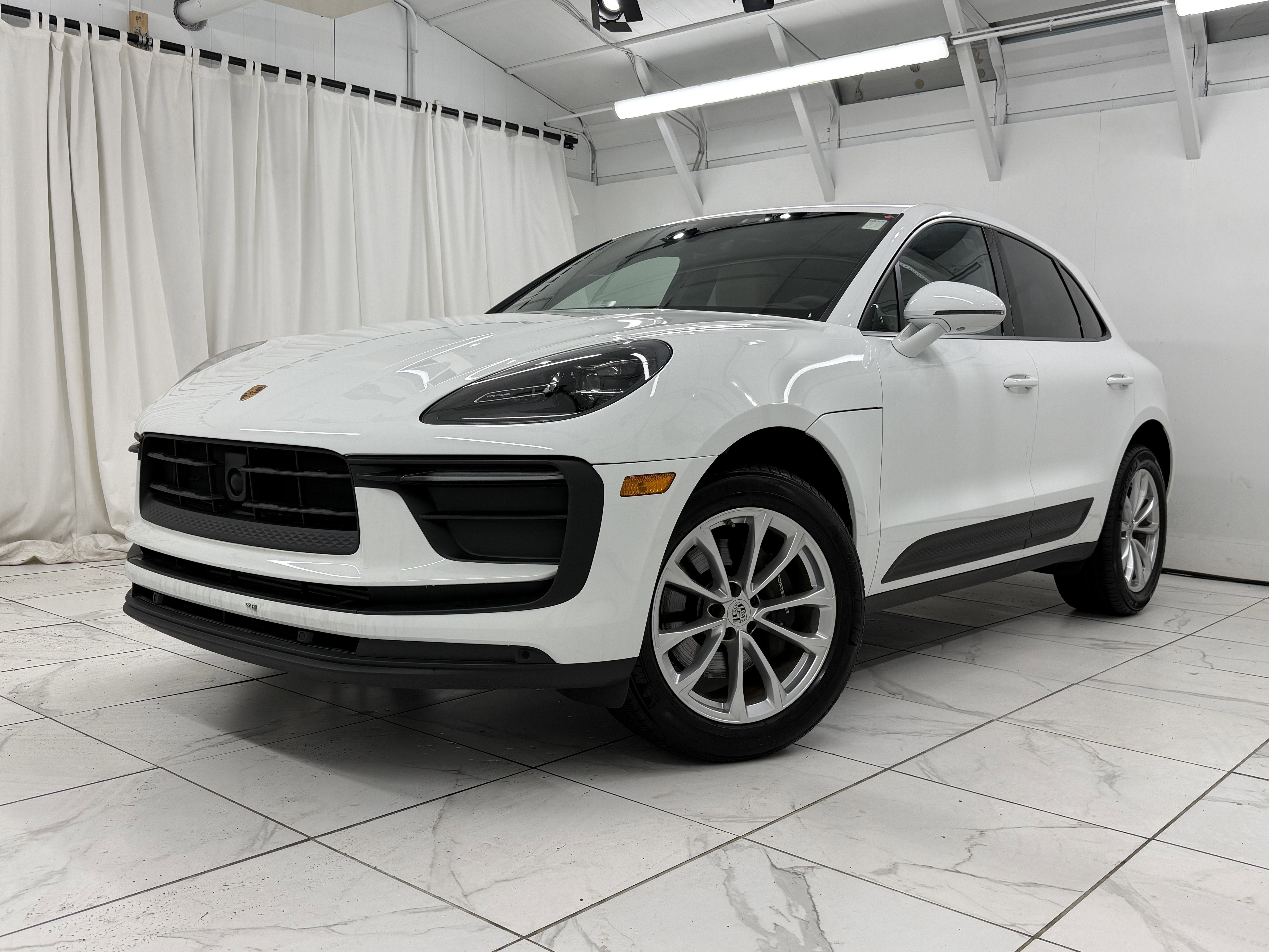 2025 Porsche Macan Base