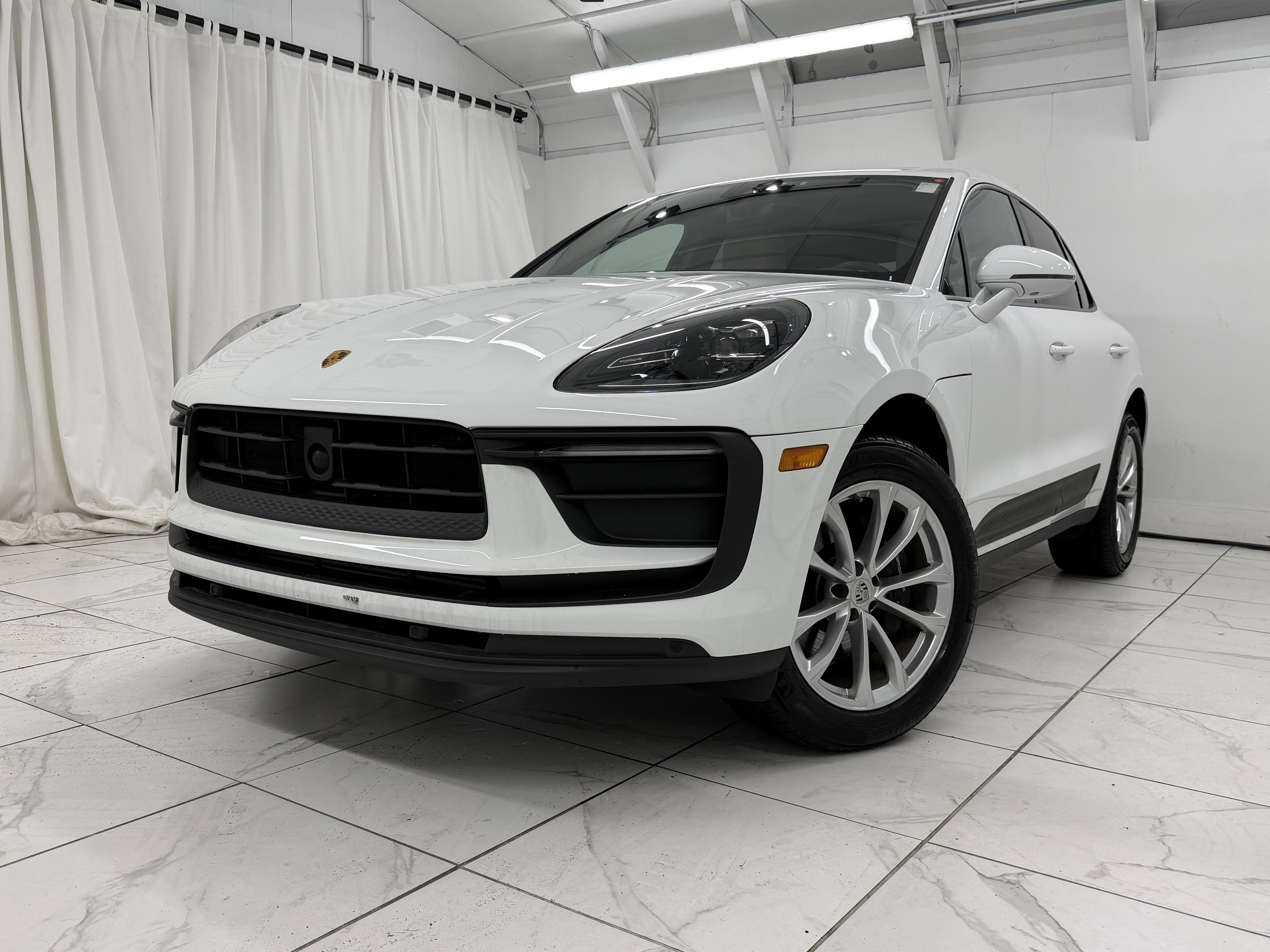 2025 Porsche Macan Base