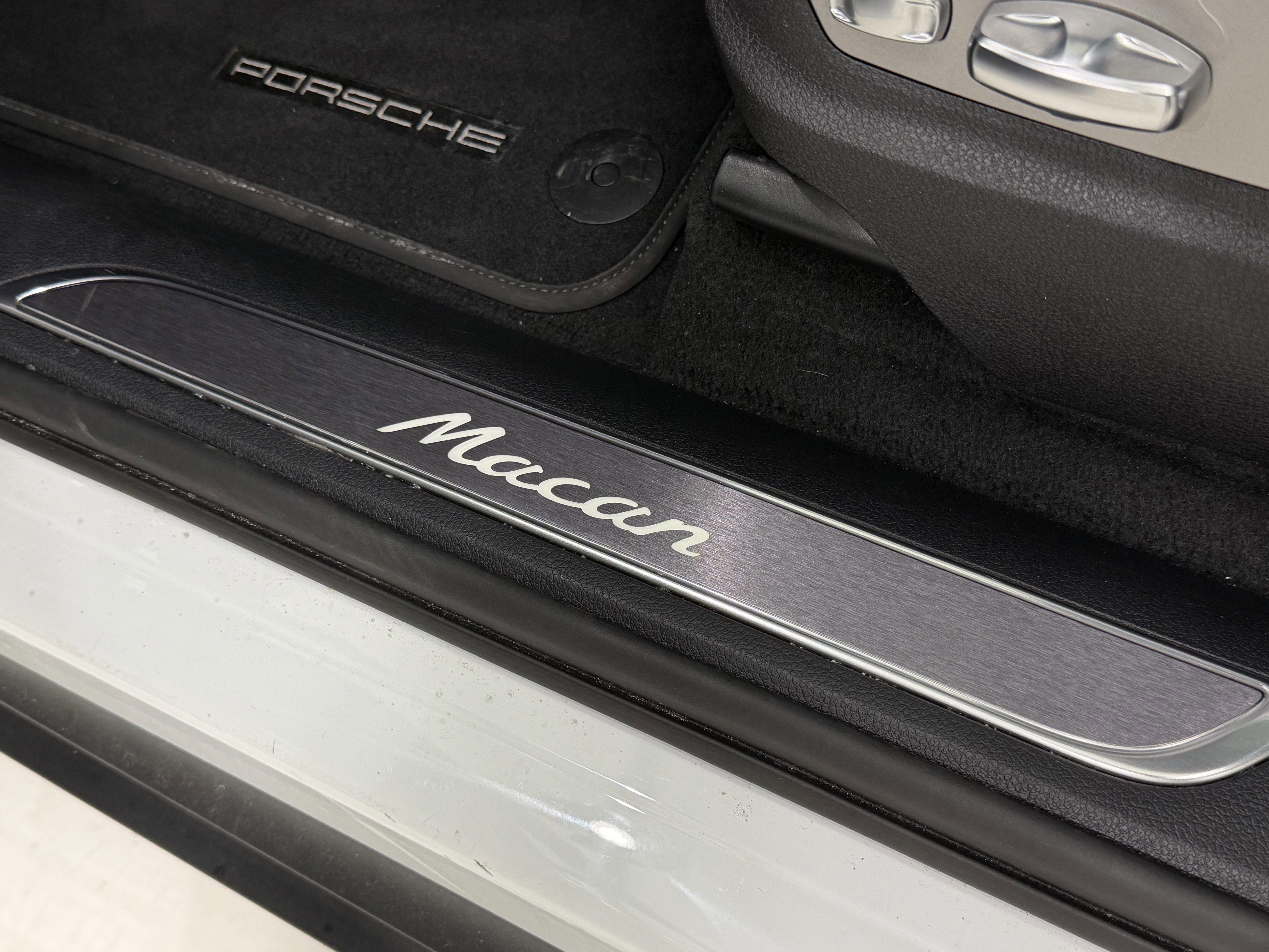 2026 Porsche Macan Base