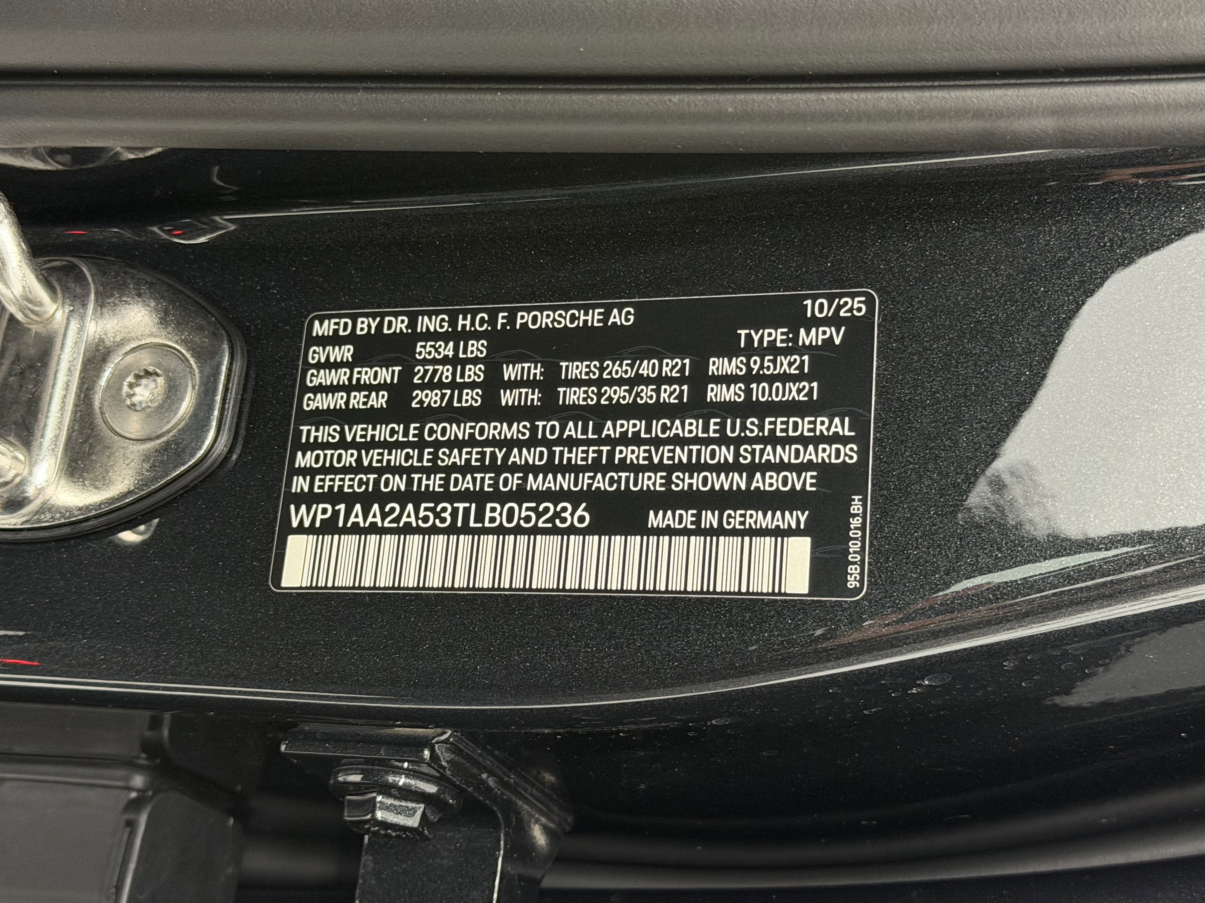 2026 Porsche Macan Base