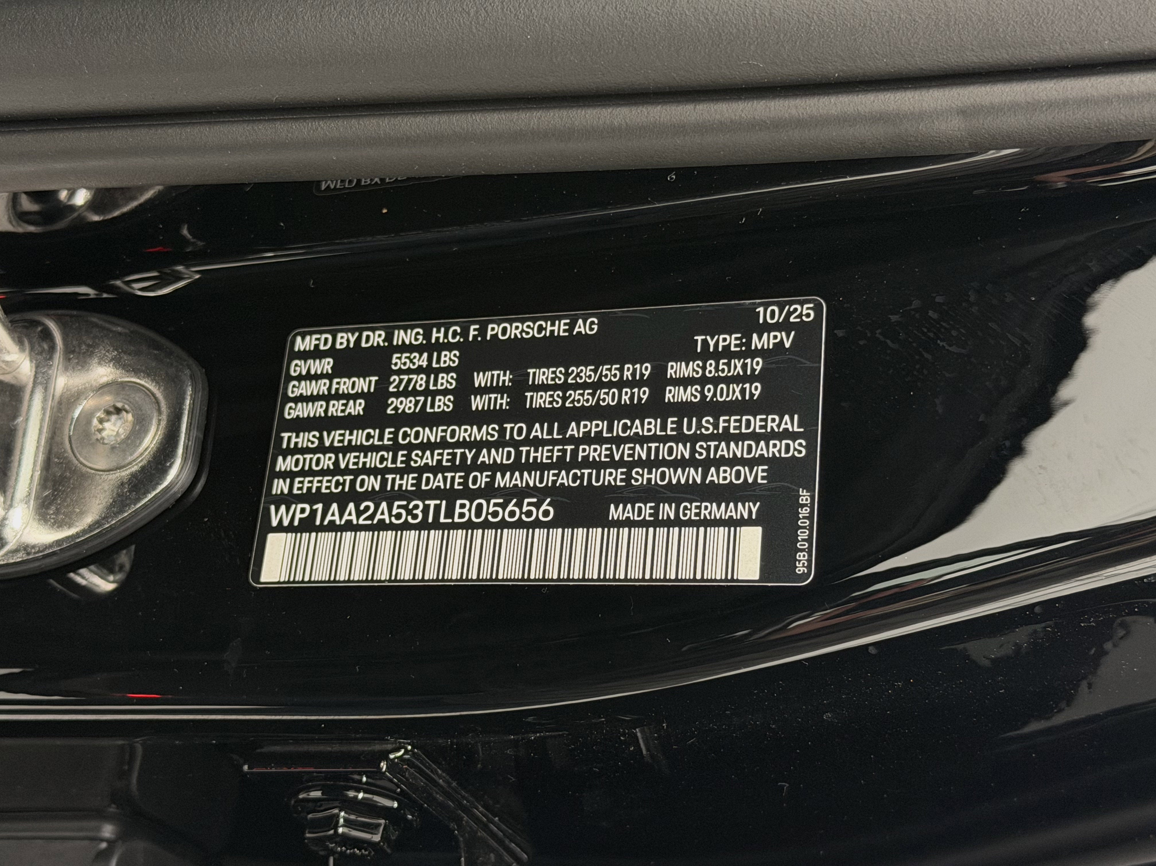 2026 Porsche Macan Base