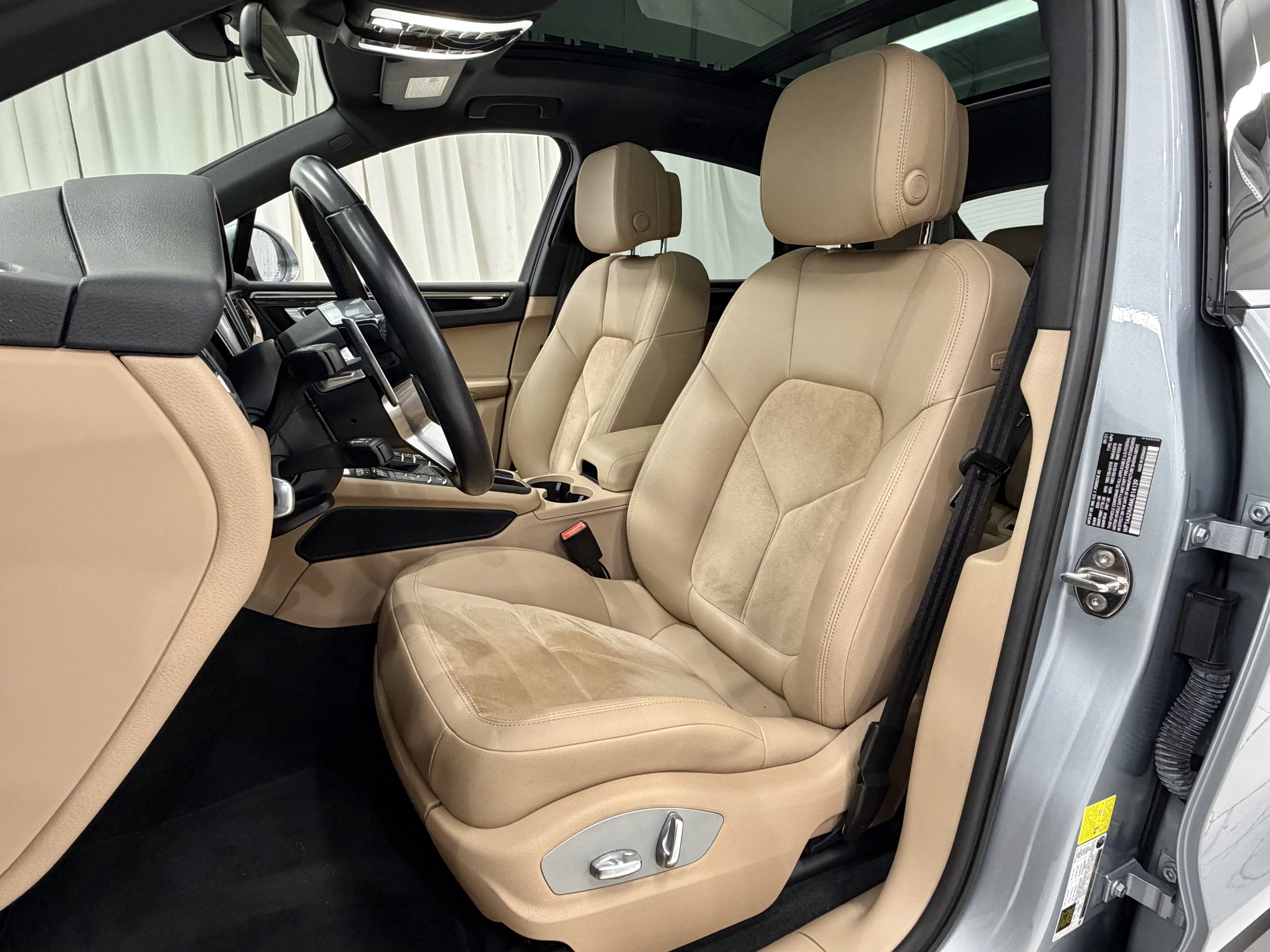 2021 Porsche Macan AWD