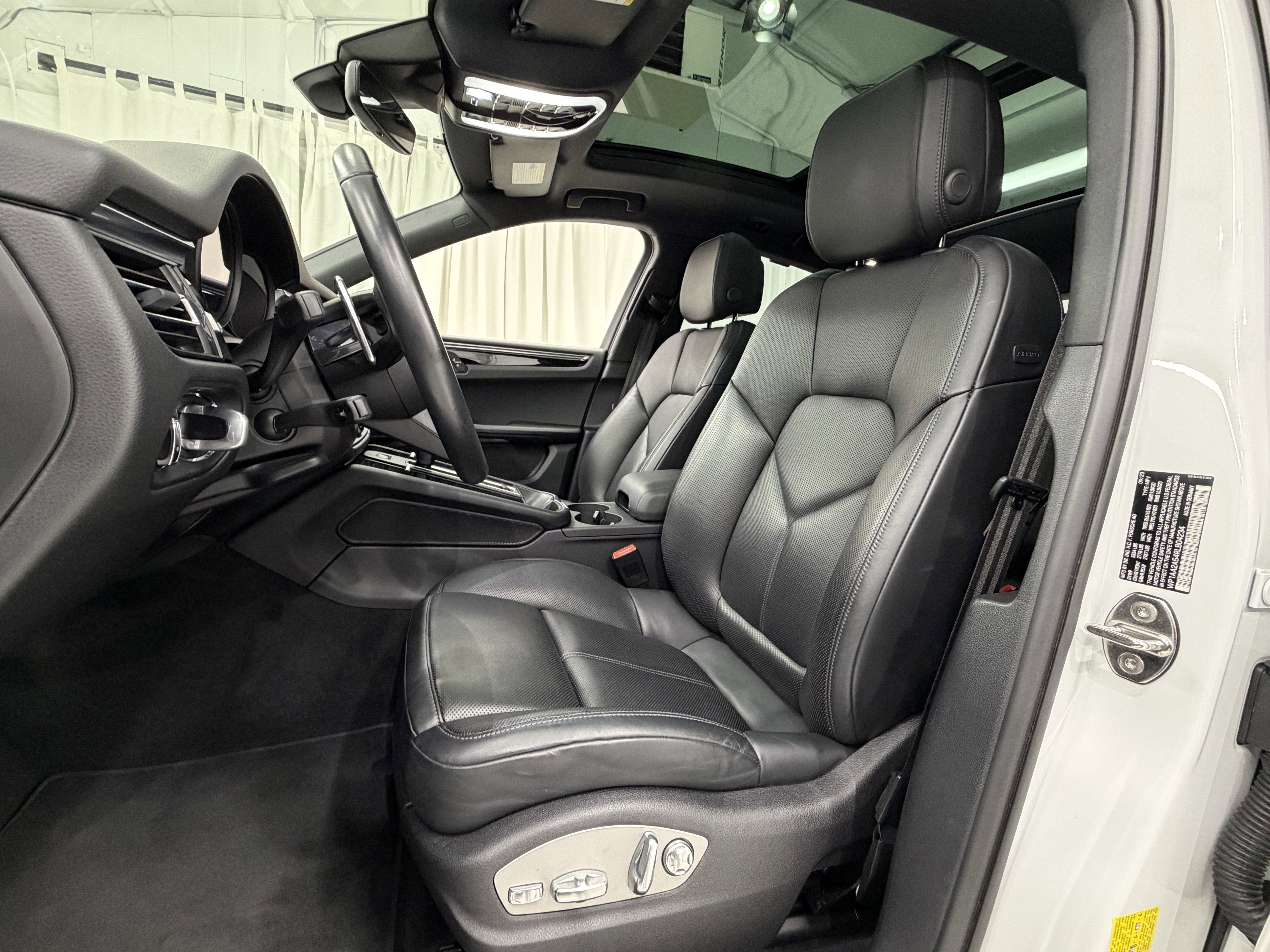 2024 Porsche Macan Base