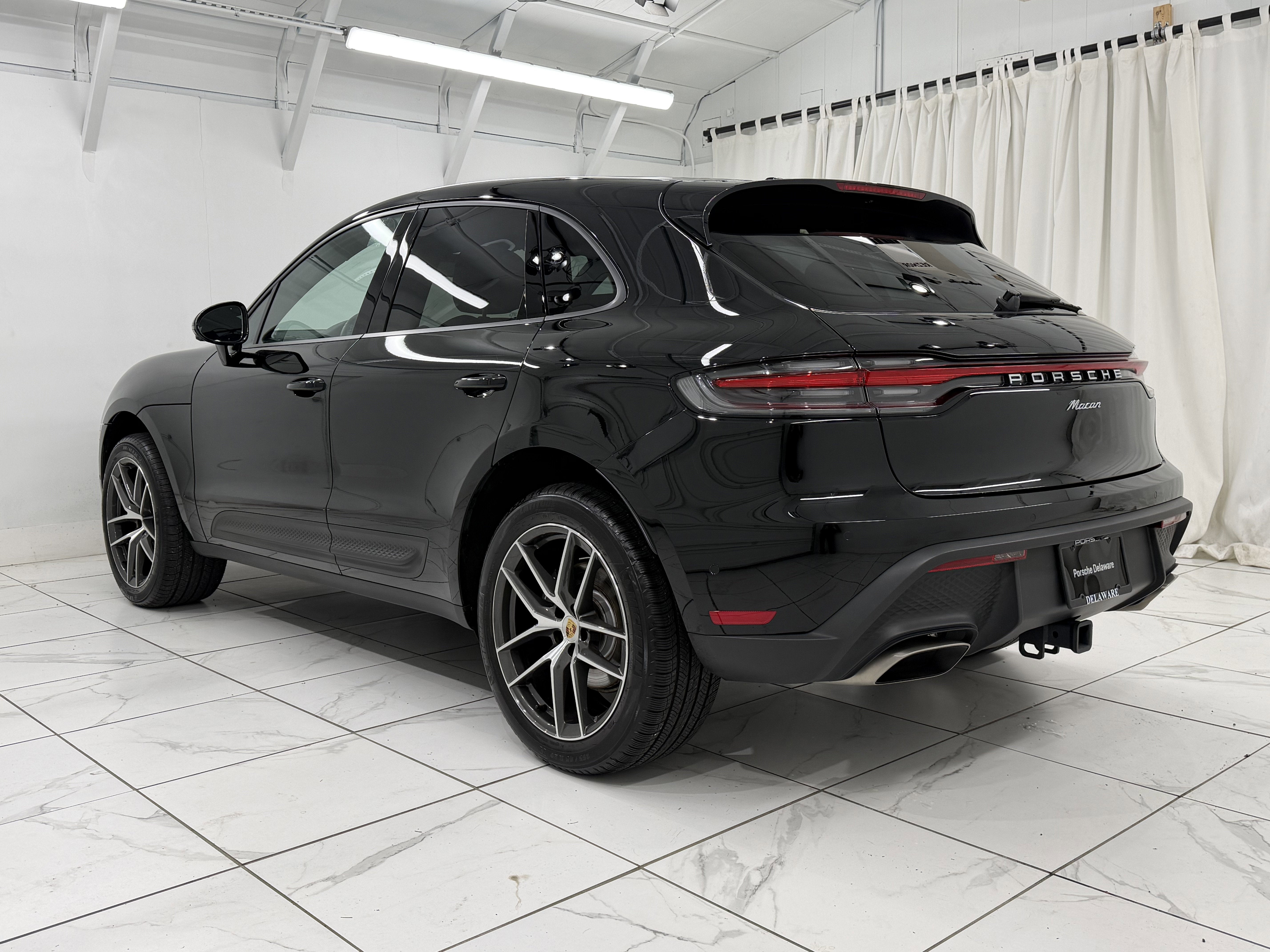 2025 Porsche Macan Base