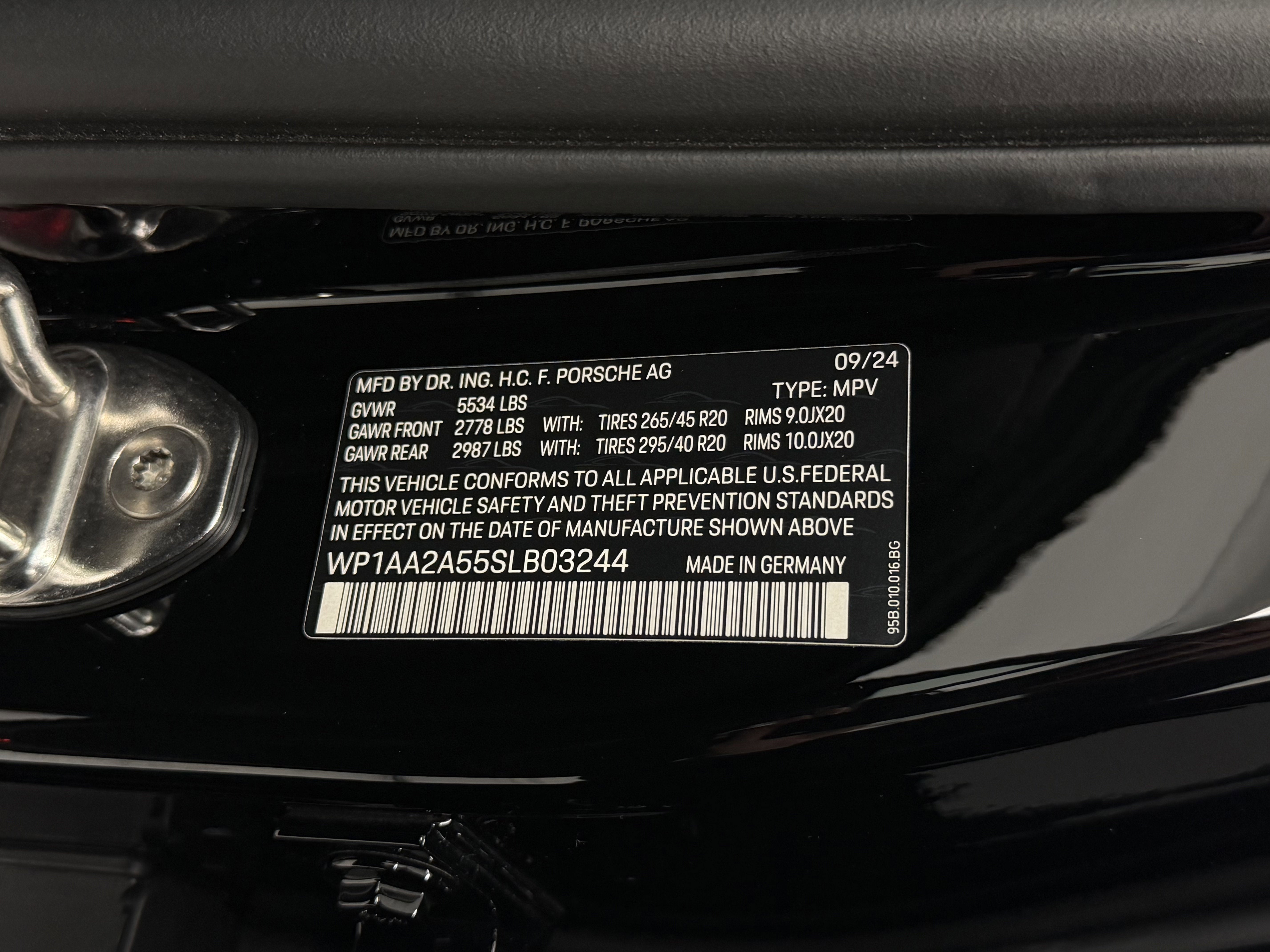 2025 Porsche Macan Base