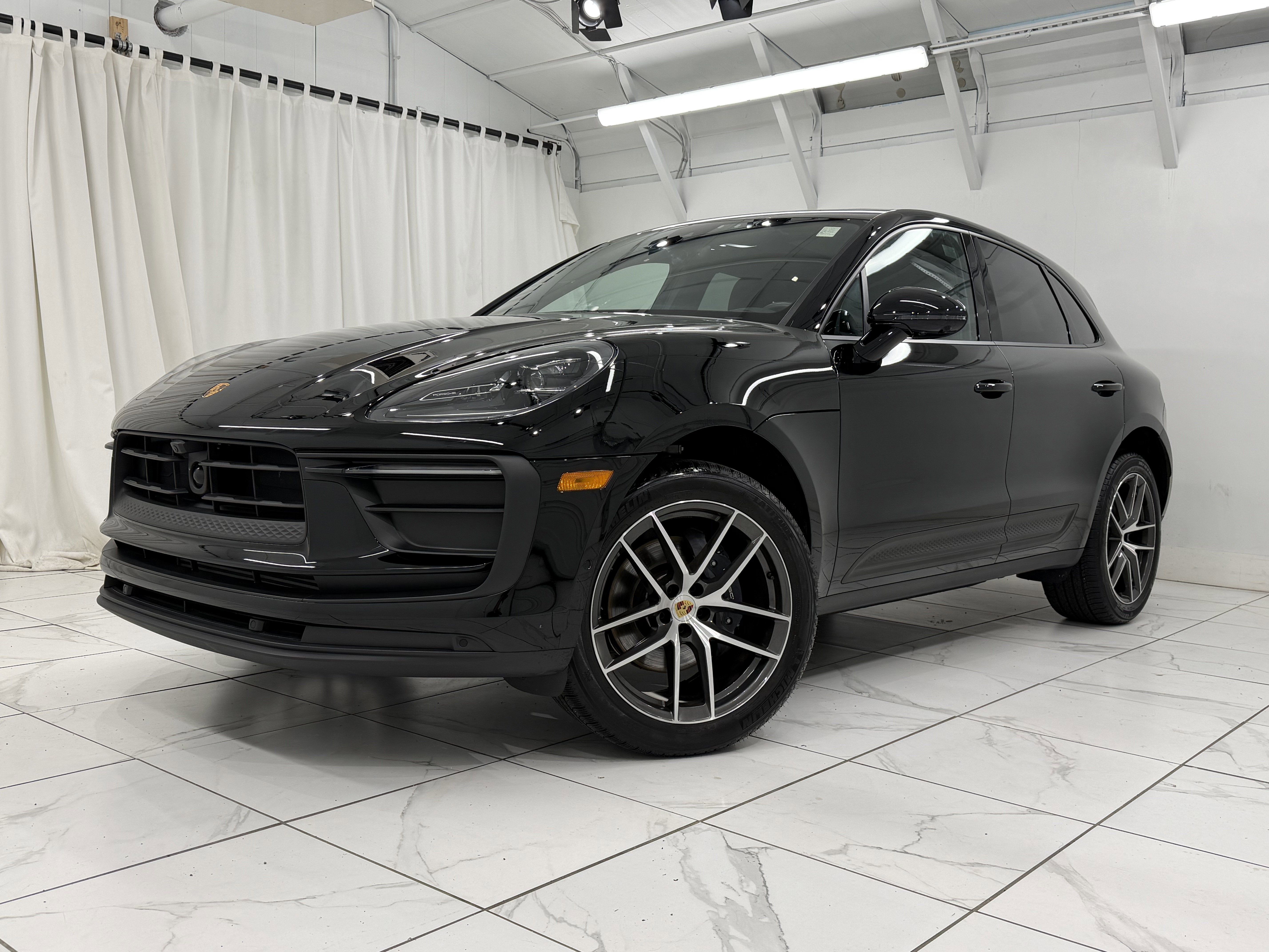 2025 Porsche Macan Base
