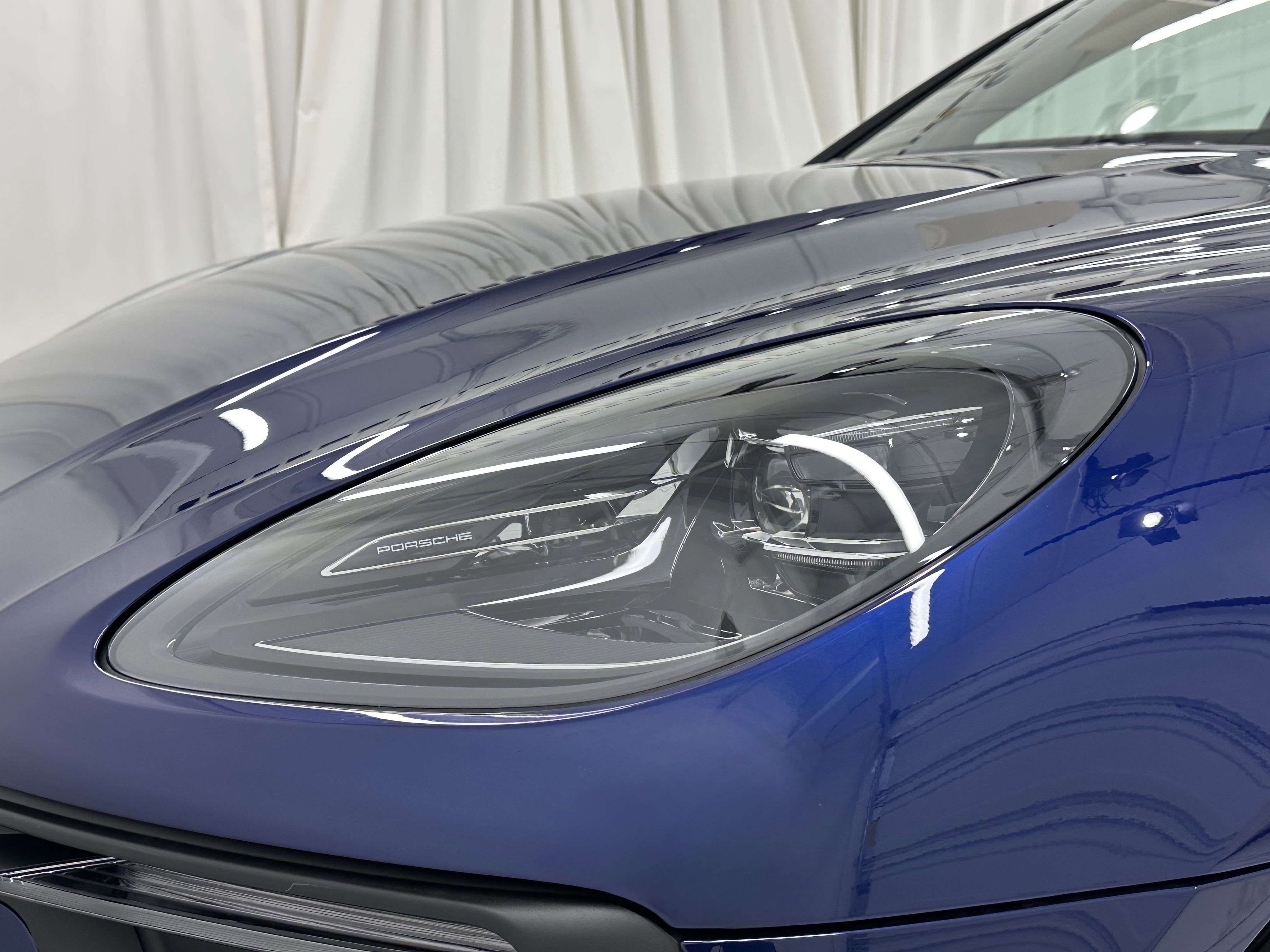 2025 Porsche Macan Base